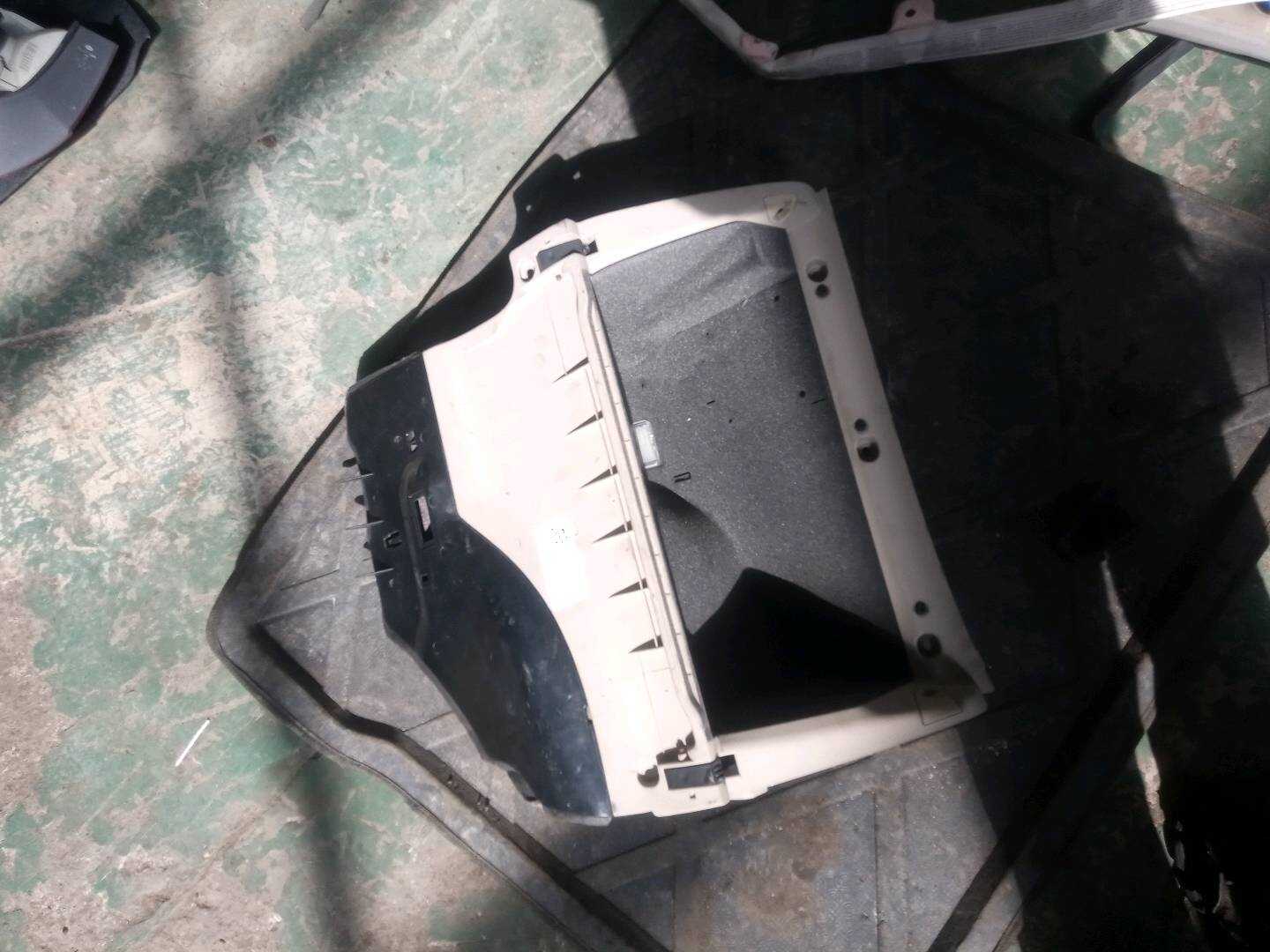 8E1857035M4QC 仪表台杂物箱