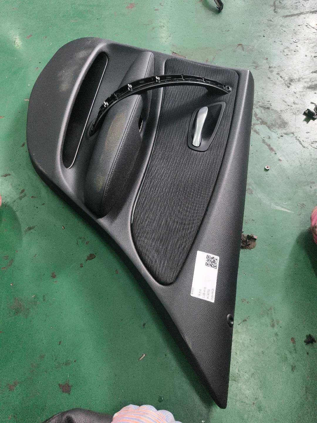 51426975320 后门内饰板(右)