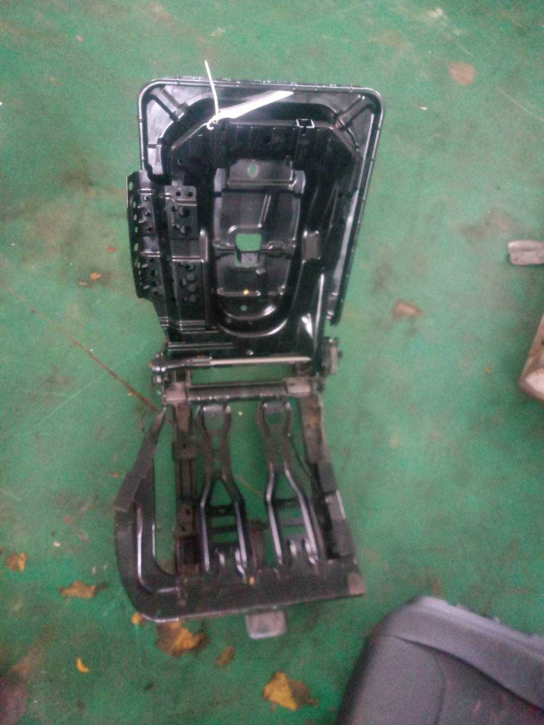 52207432606 后座椅靠背骨架(右)