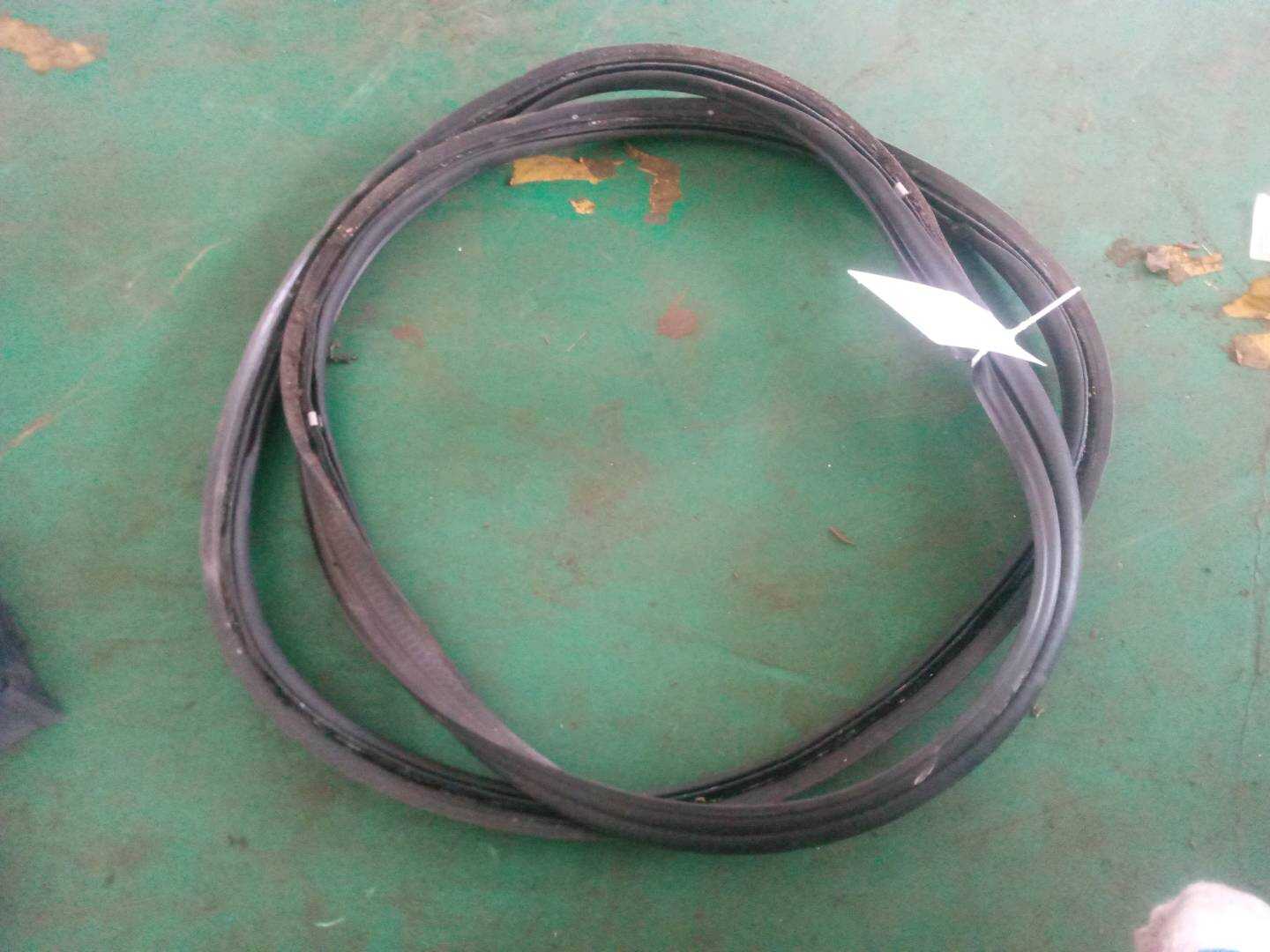 C2D15664 Trunk Lid Seal