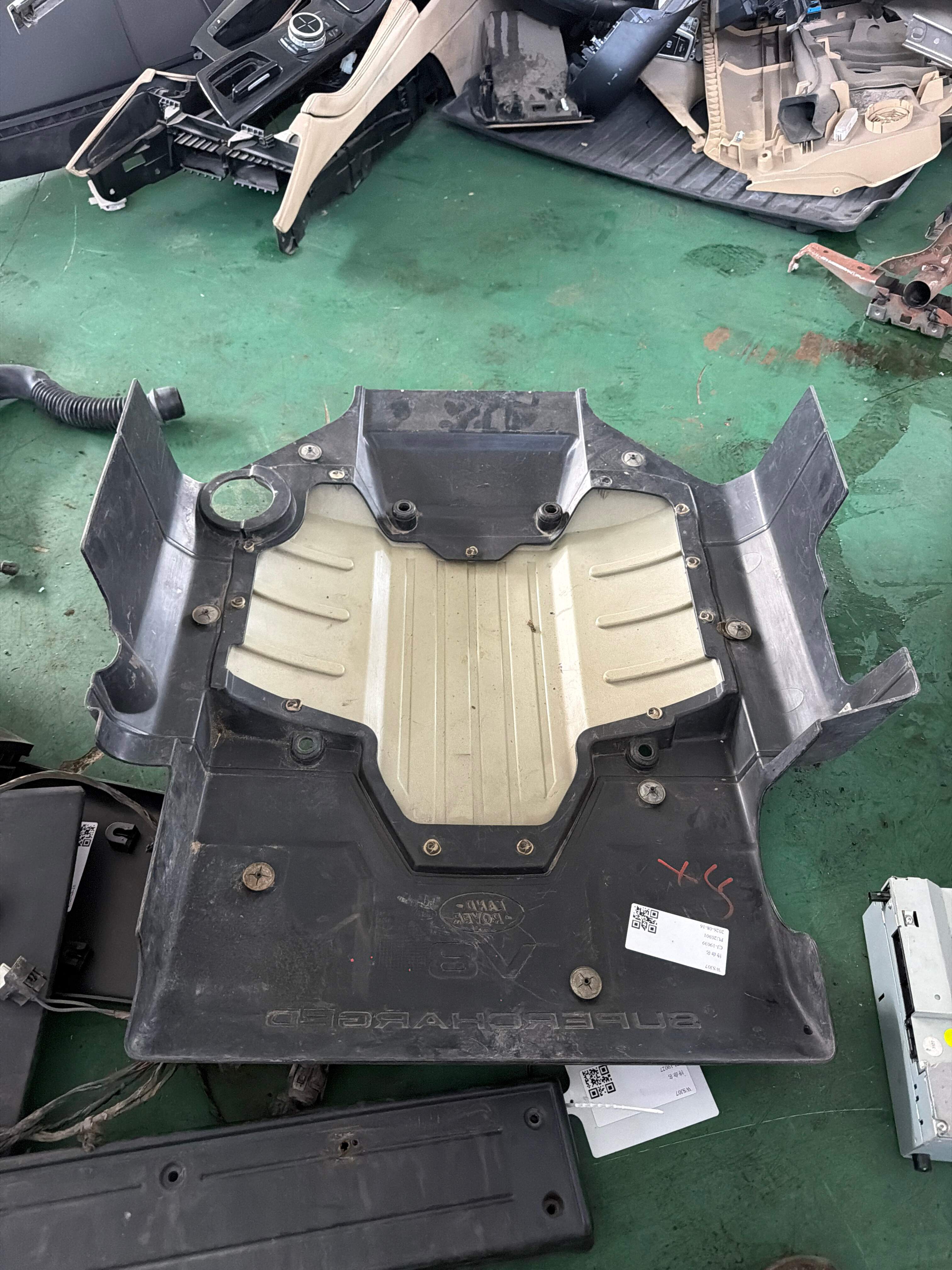 LBH500052 Engine Cover