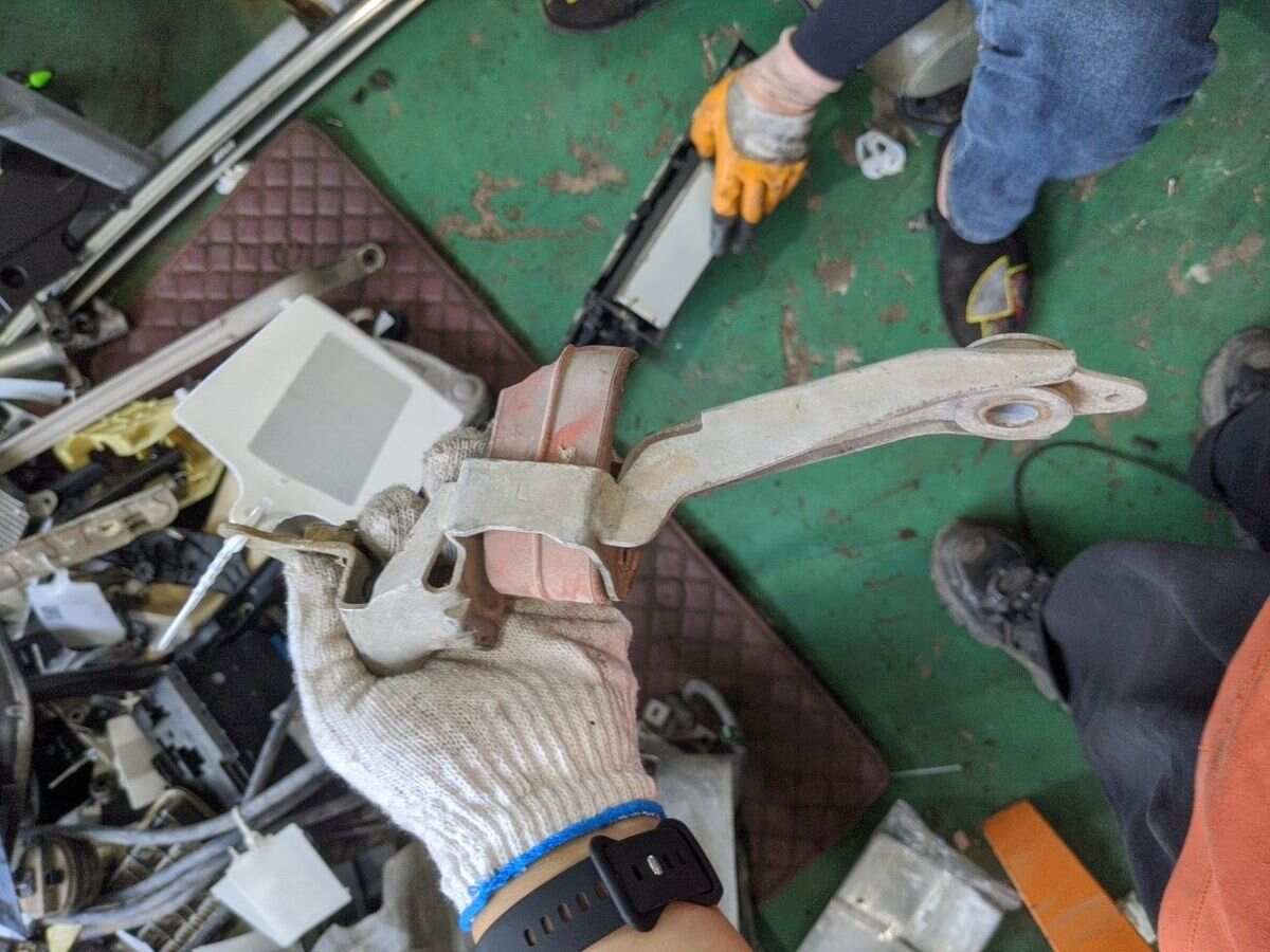 97011115100 排气管支架（左后）