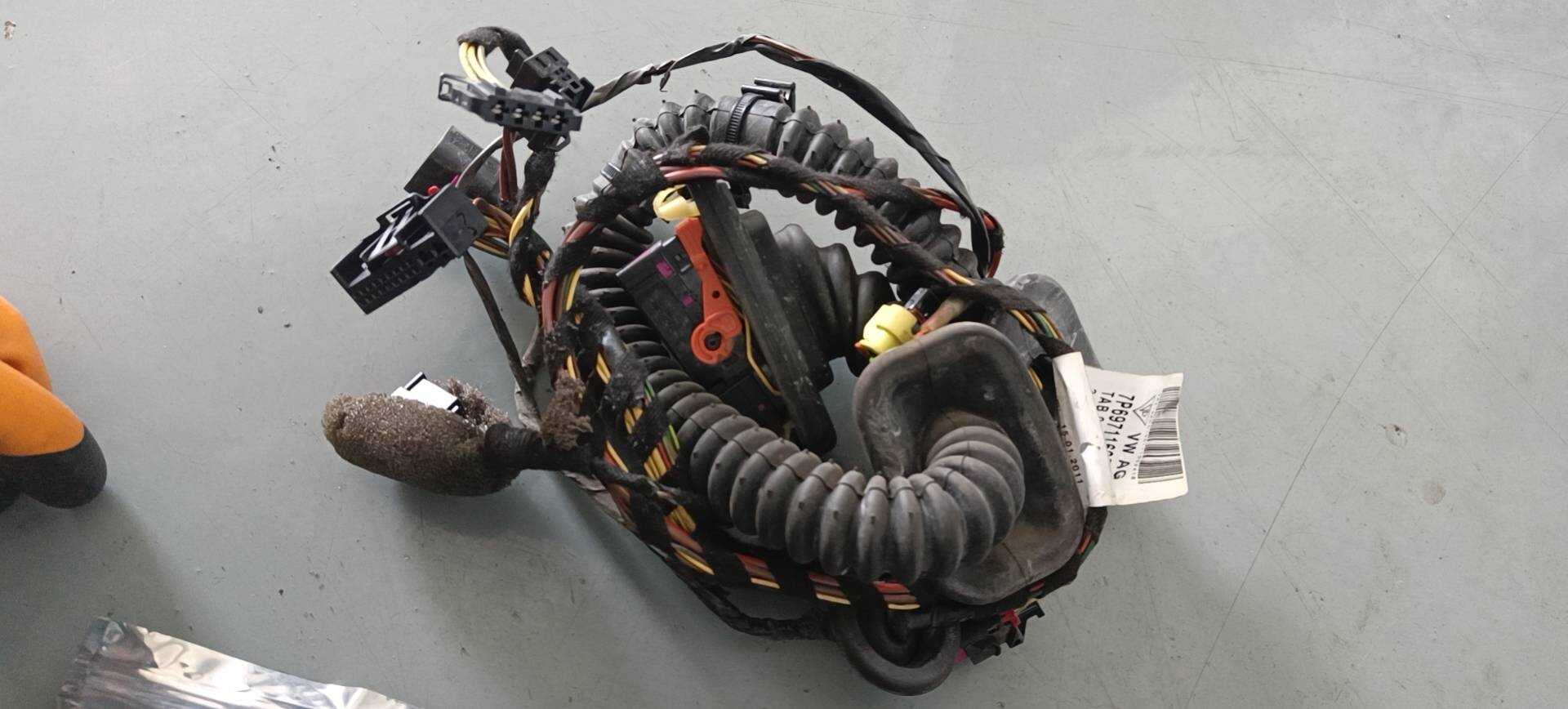 7P6971121H Front Door Wiring Harness, Right