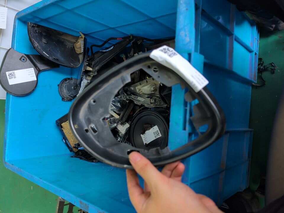 5N0857602 倒车镜框(右)