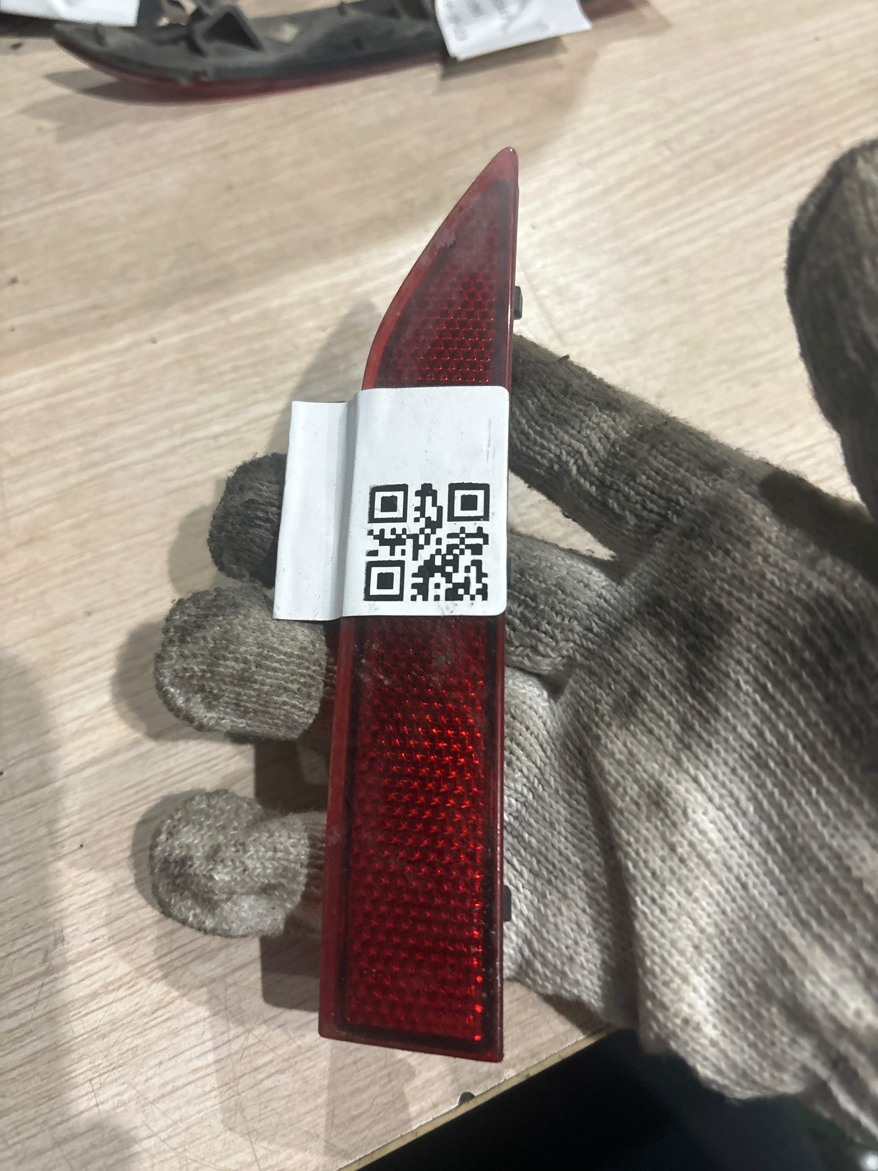 L8WD945103 后保险杠反光板(左内)
