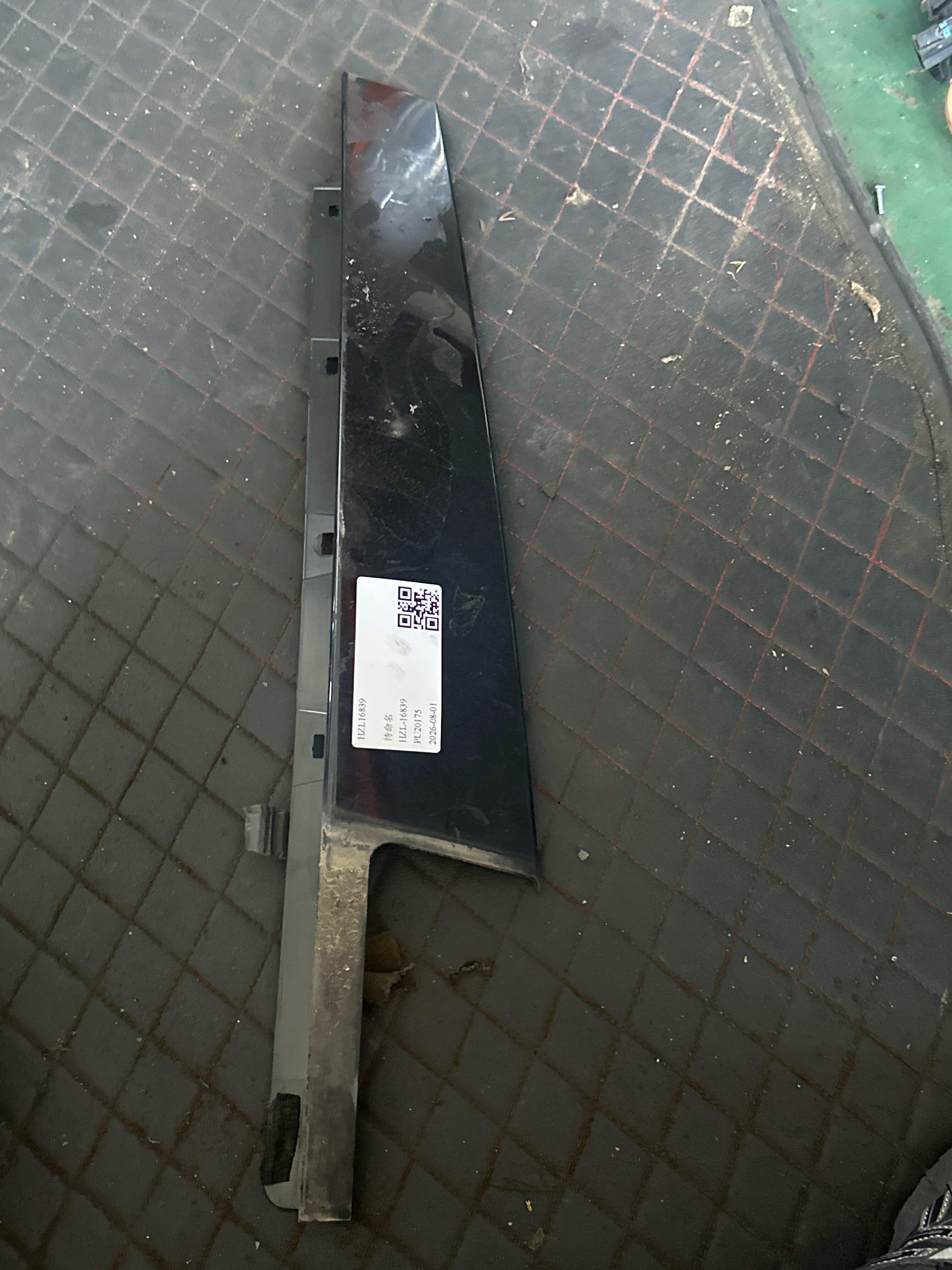 51357349676 后门窗框外饰板（右前）