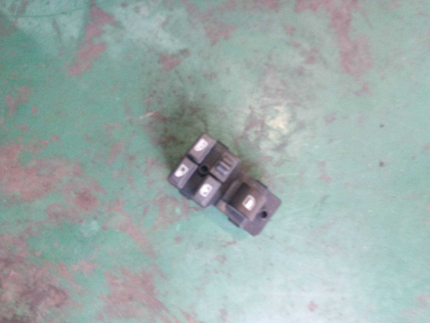 61316917108 后门玻璃升降开关(右)