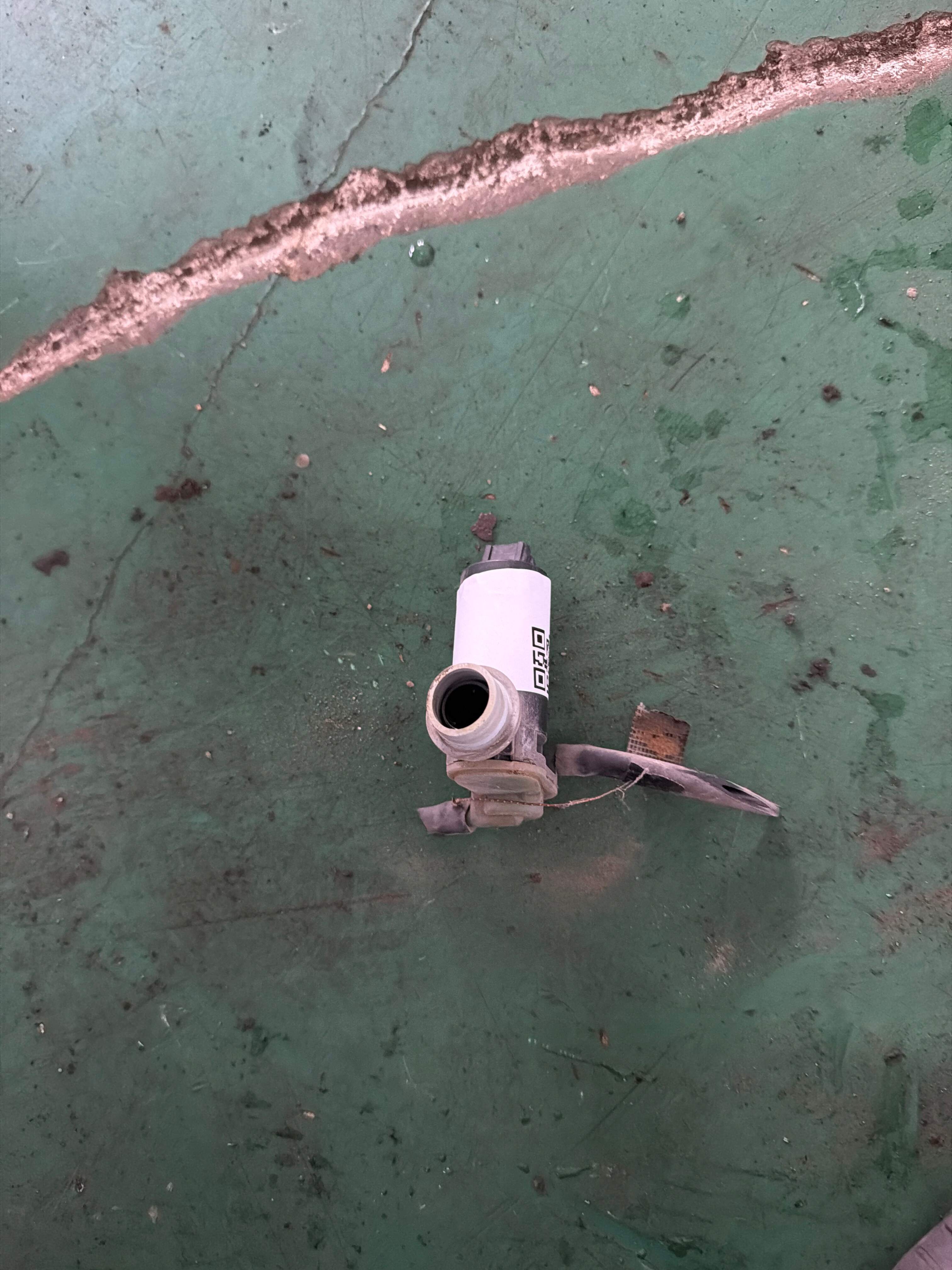 DMC500010 Front Windshield Washer Pump