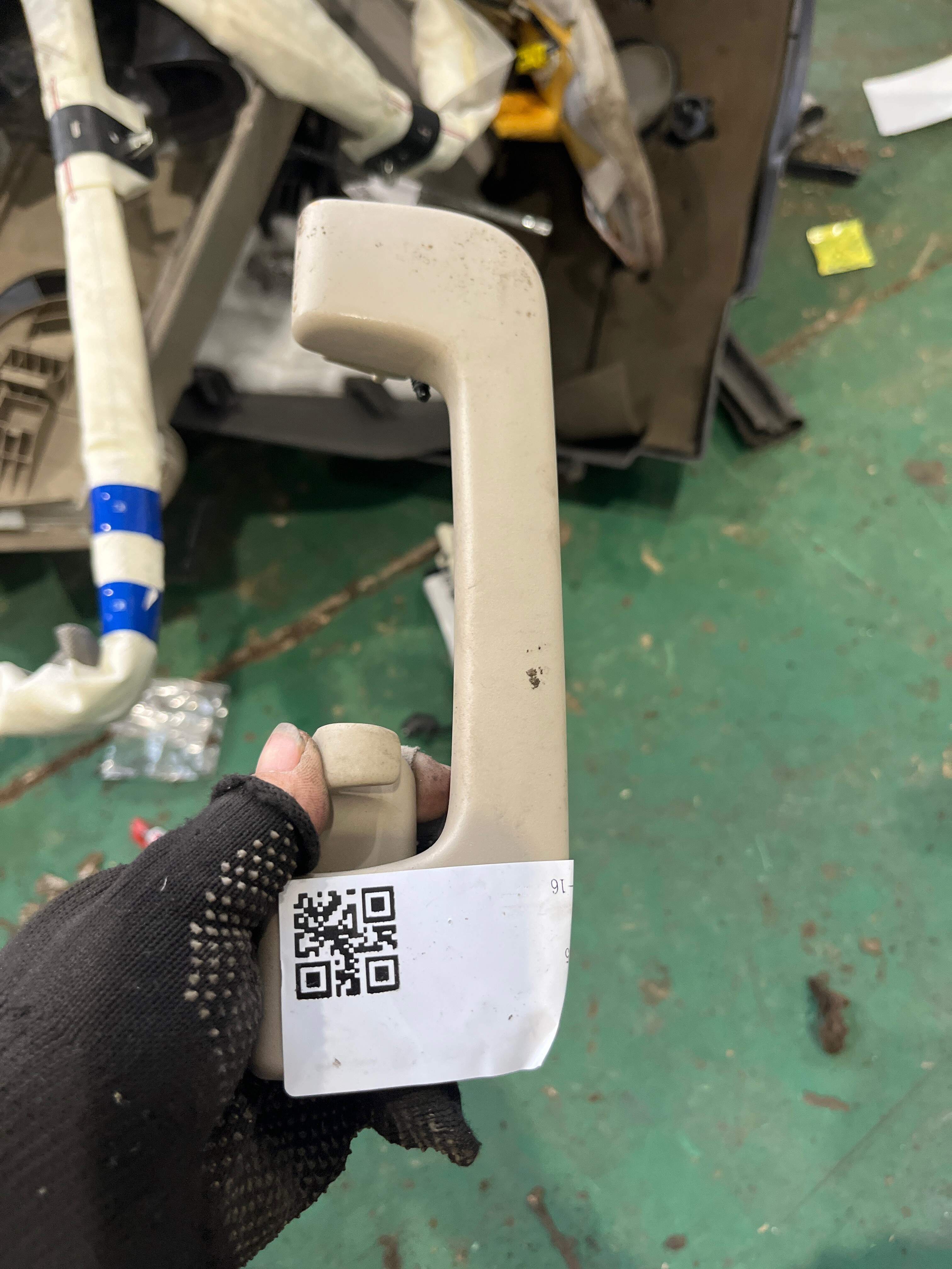 8P0857607L 车顶扶手(左后)