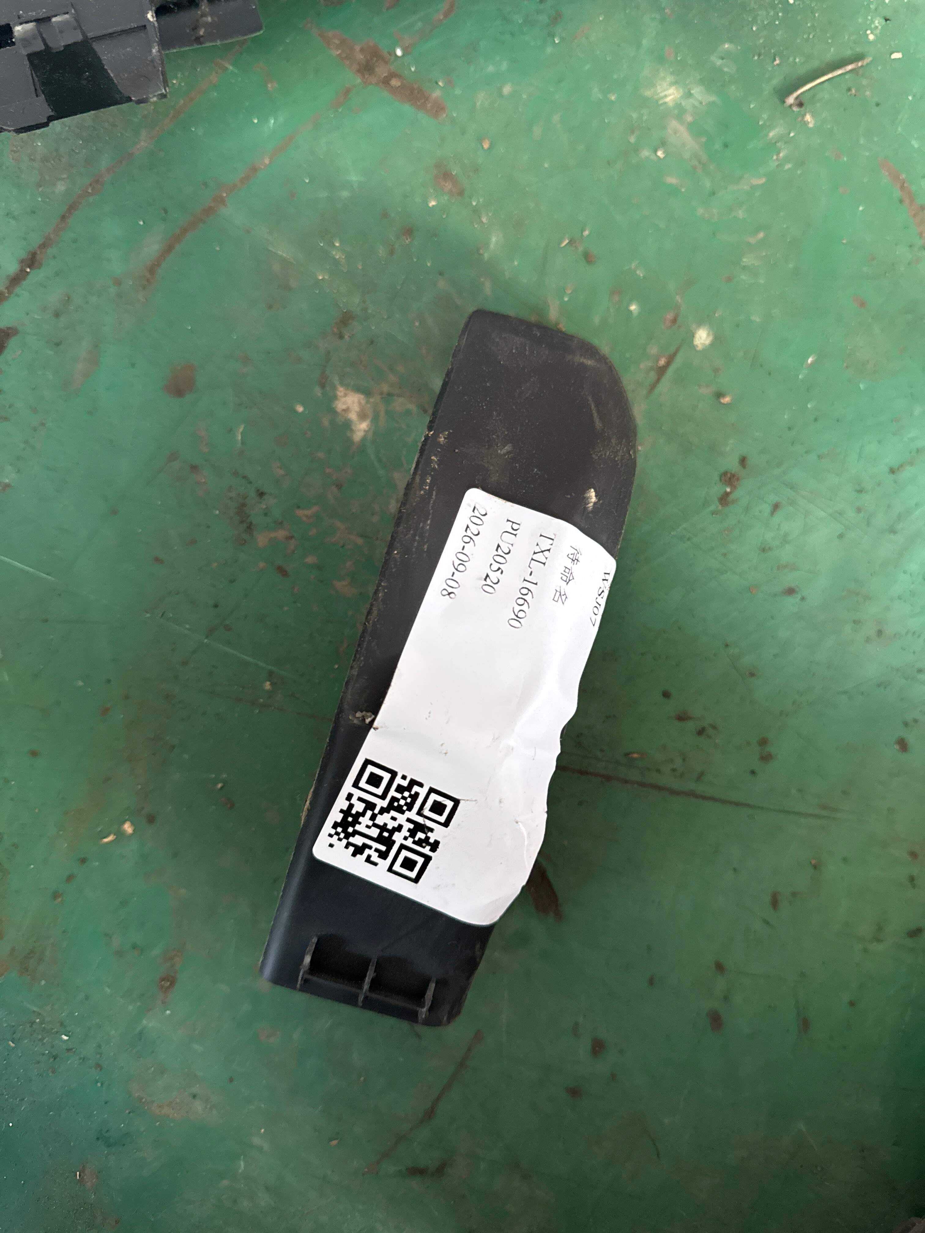 51497295648 尾盖铰链饰盖（右）