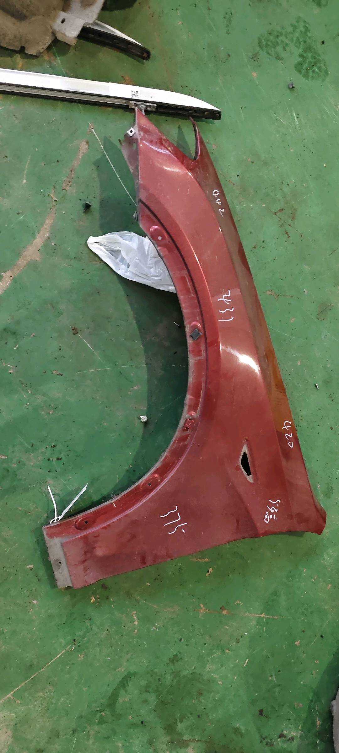 41357267323 Front Fender, Left