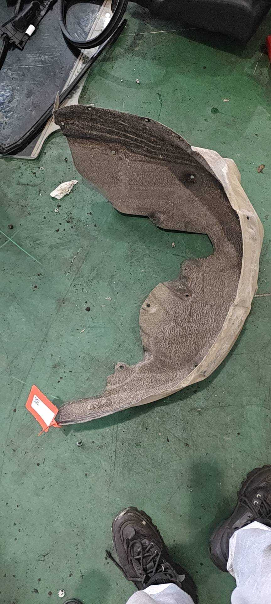 MEF3102140A 右后轮挡泥板总成