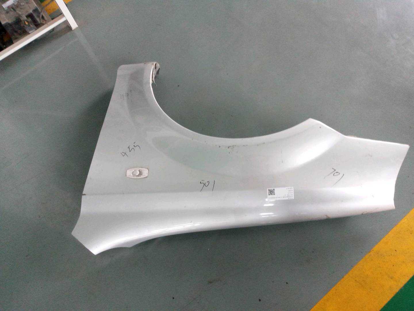 9025018 Front Fender, Left