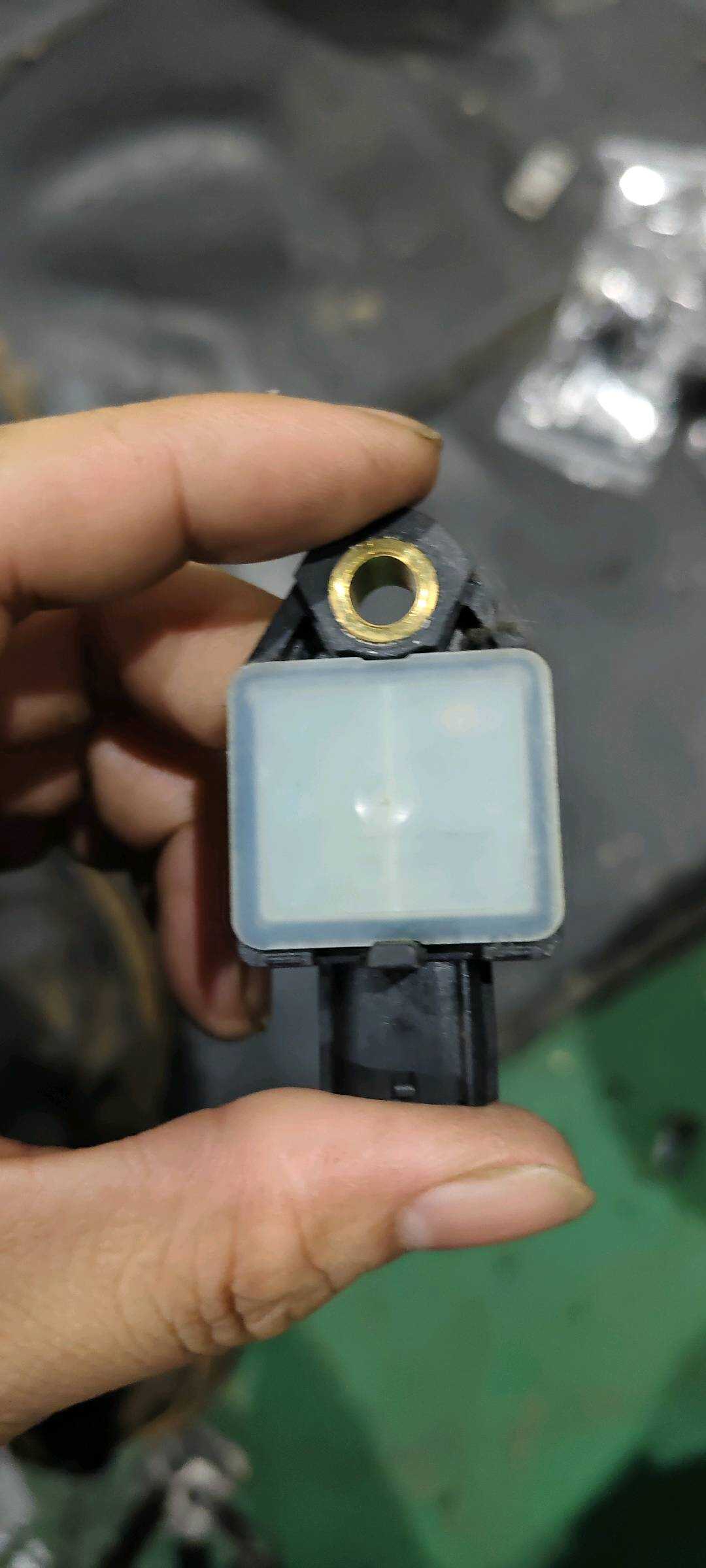 959203K000 侧气囊传感器(右) 侧气囊传感器(左)