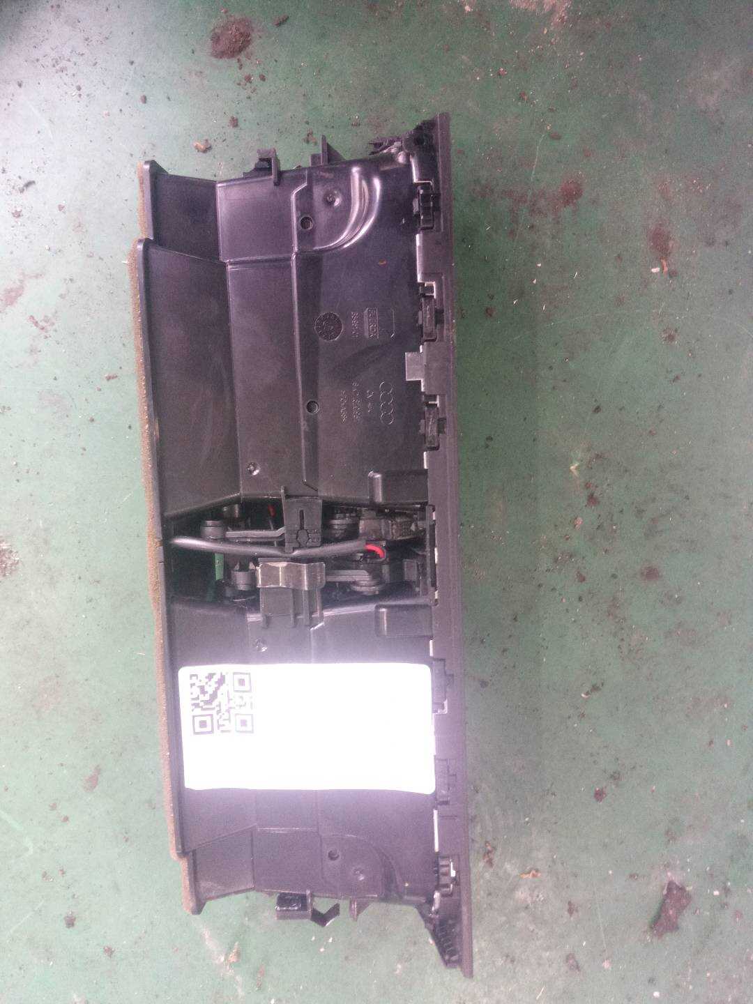 8KD820951C 仪表台中间出风口