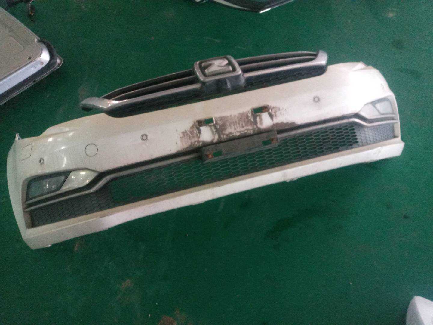 Z7002803101002B012706H 前保险杠皮