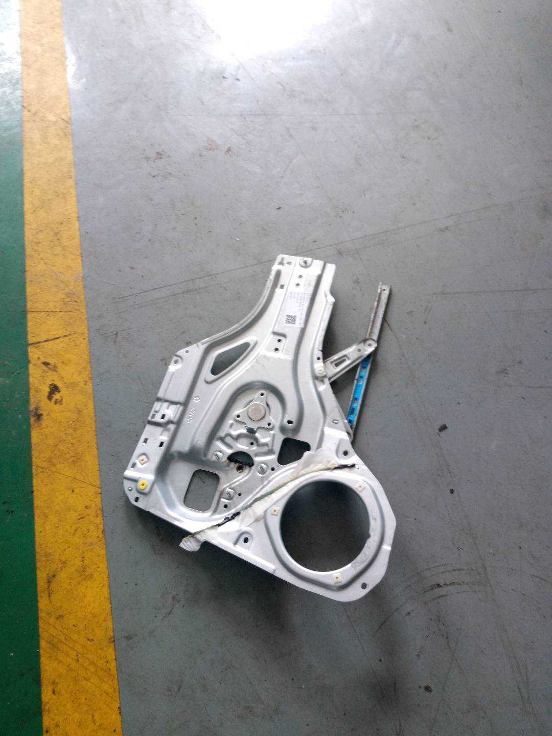 834041F010 后门玻璃升降支架（右）