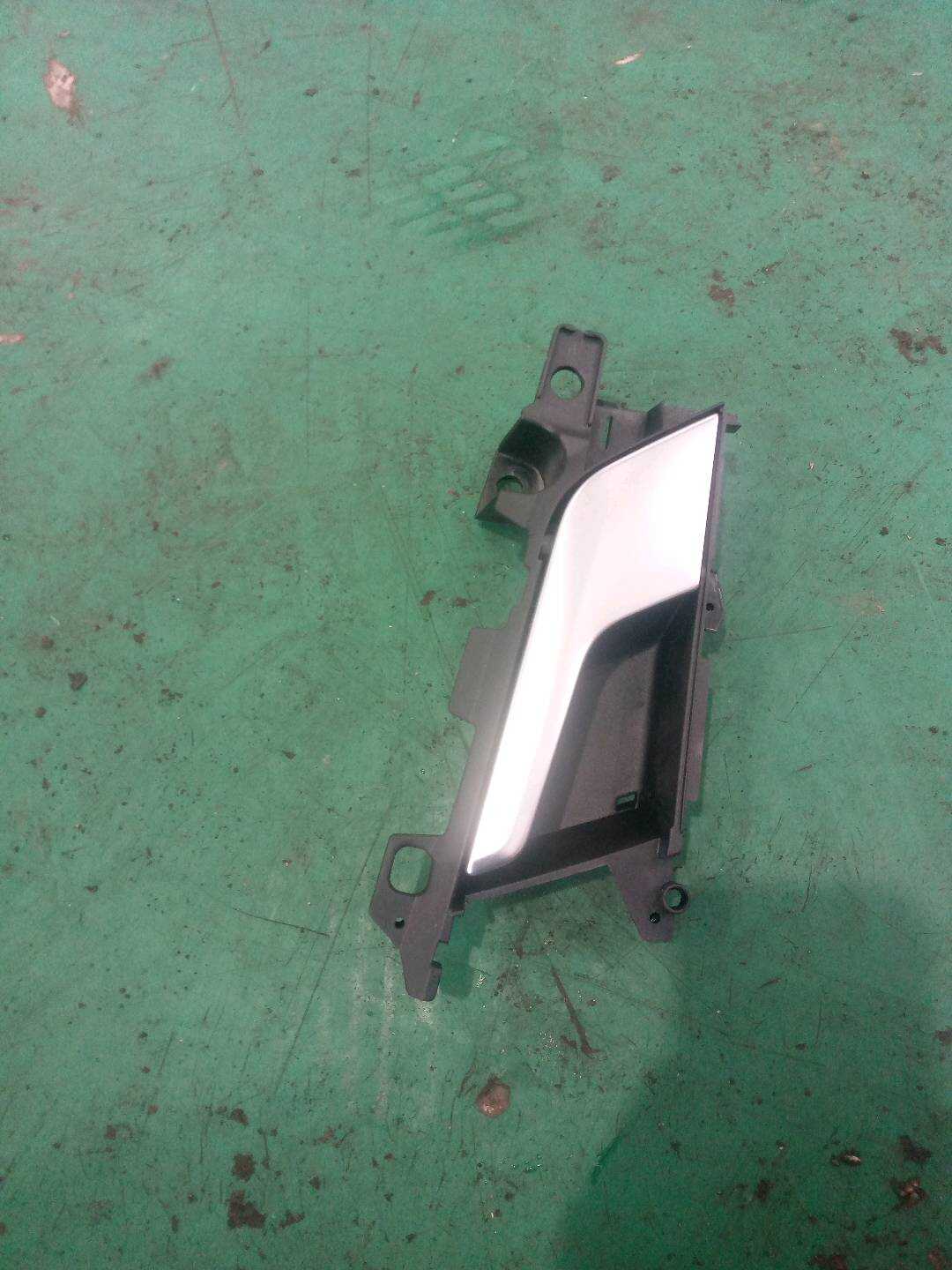 8WD839019 Rear Door Inner Handle, Left
