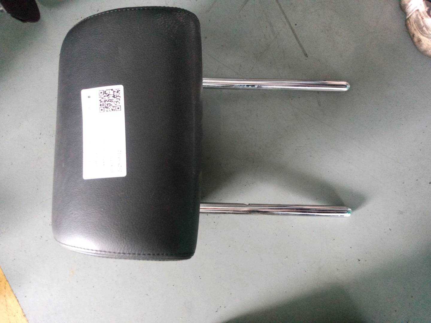 7P6885901FYAF 后座椅头枕(右)