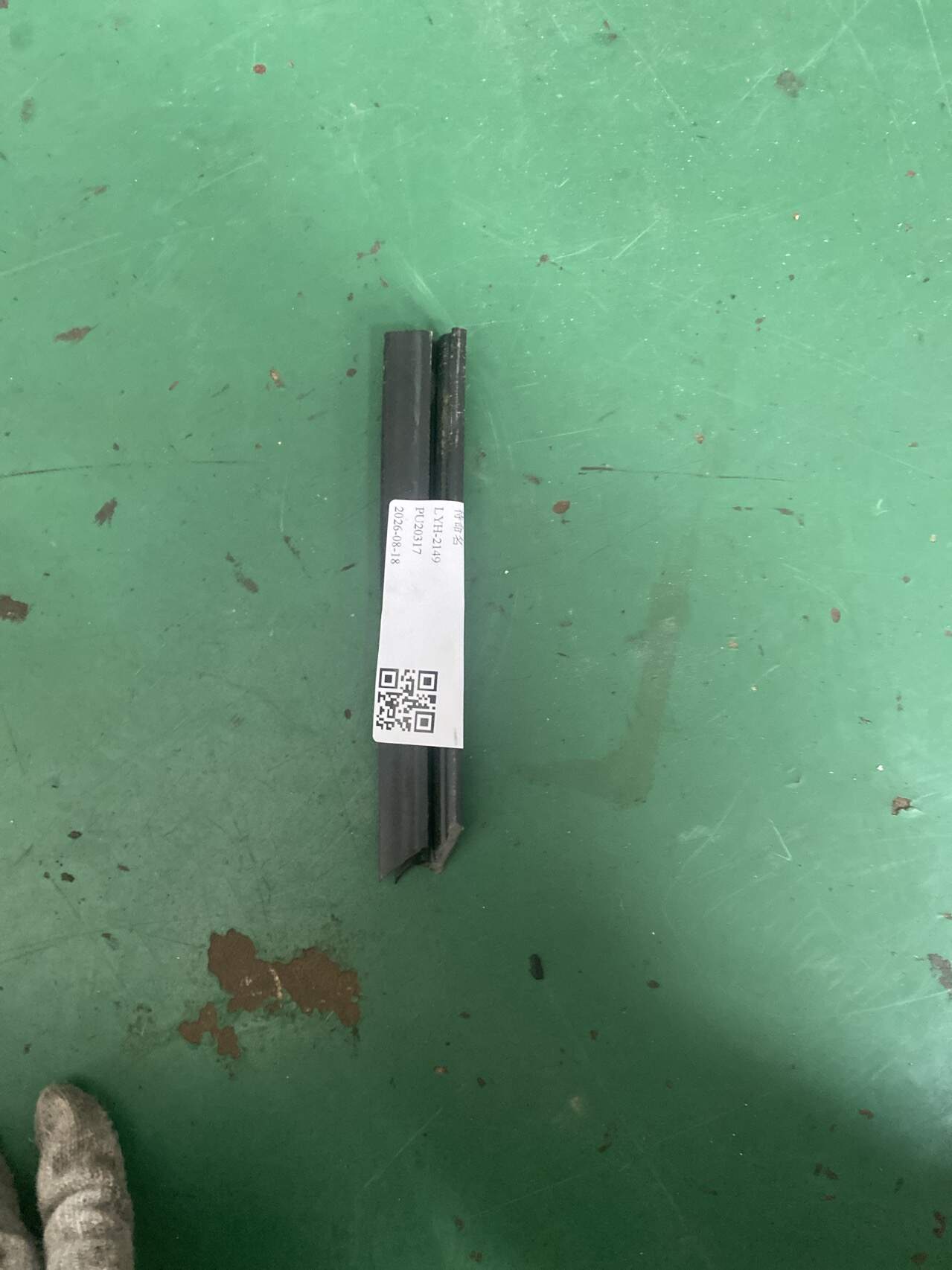 51357176950 右后车门玻璃内压条