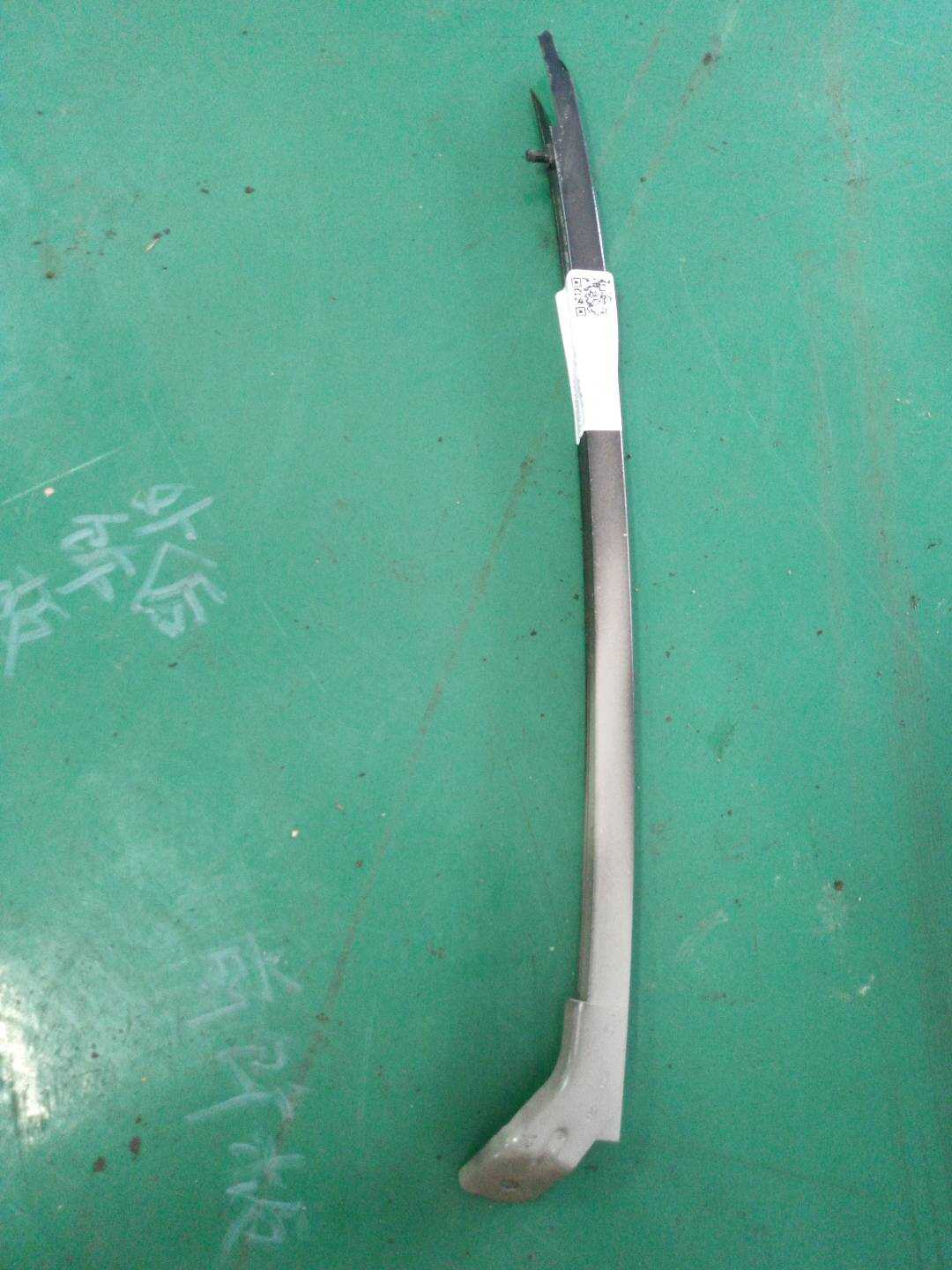 6201220AKZ16A 右后门玻璃后导轨总成