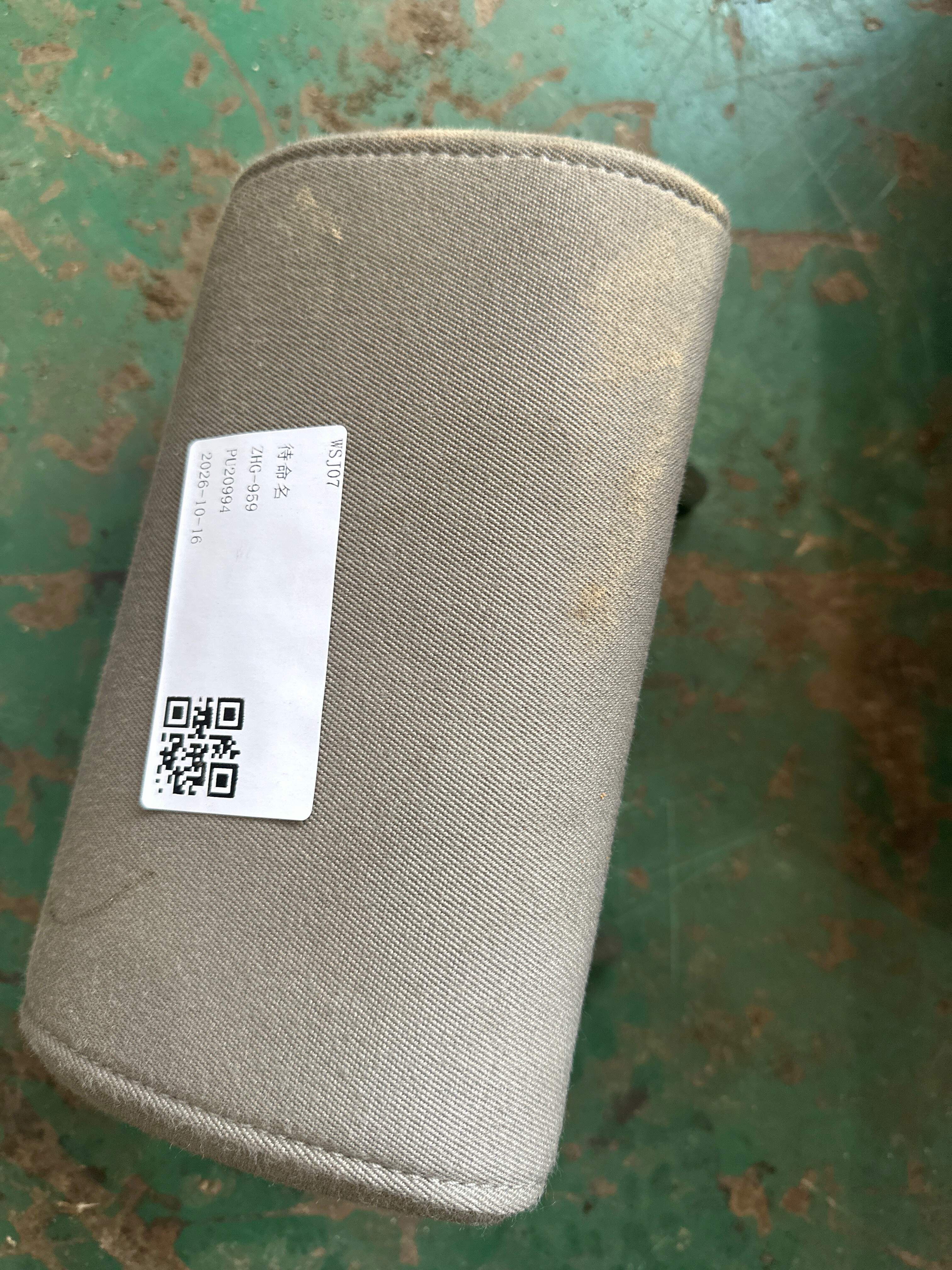 8E0885975Q Rear Seat Headrest, Center
