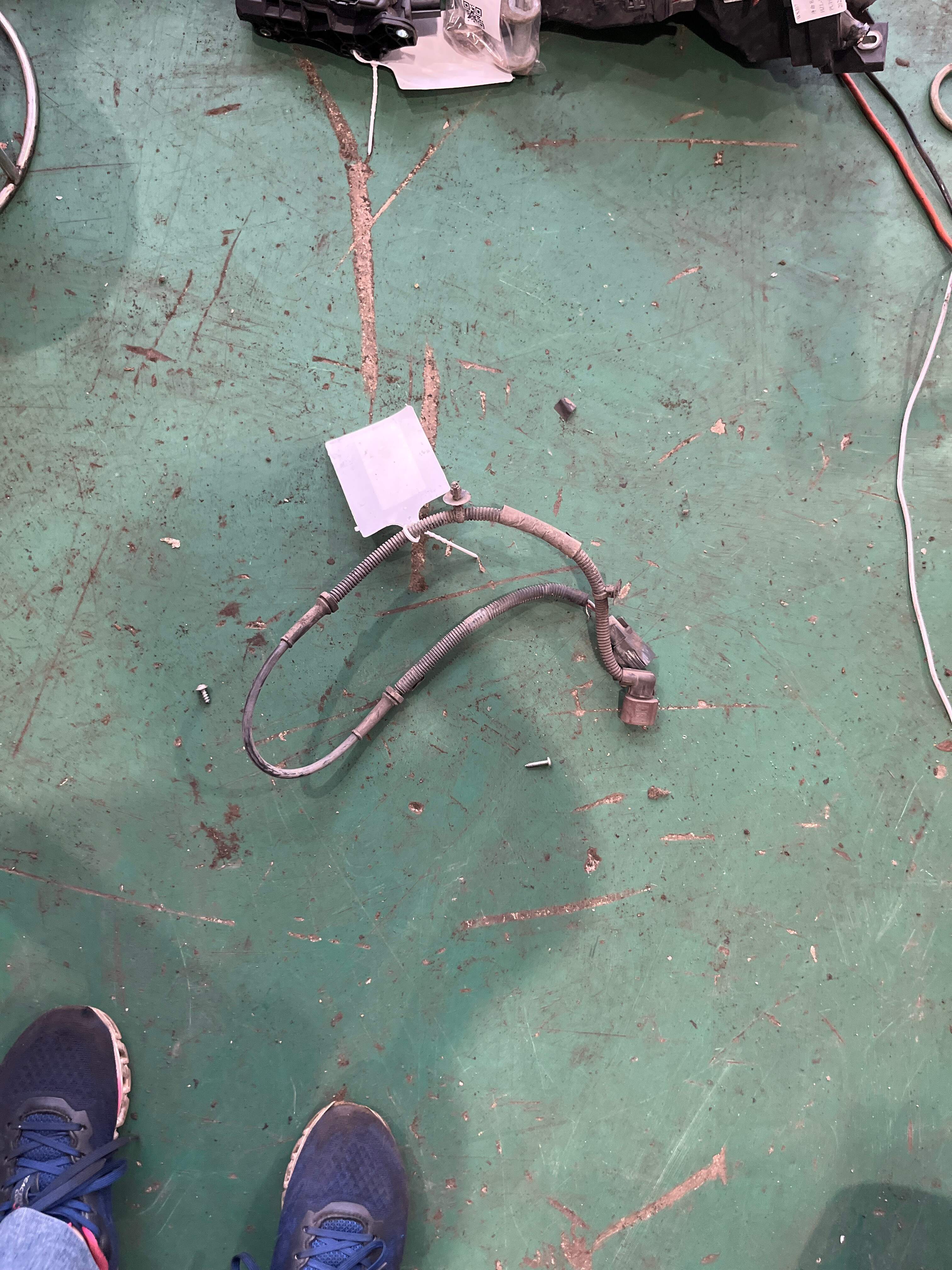 LR051609 Parking Brake Motor Wiring Harness, Right