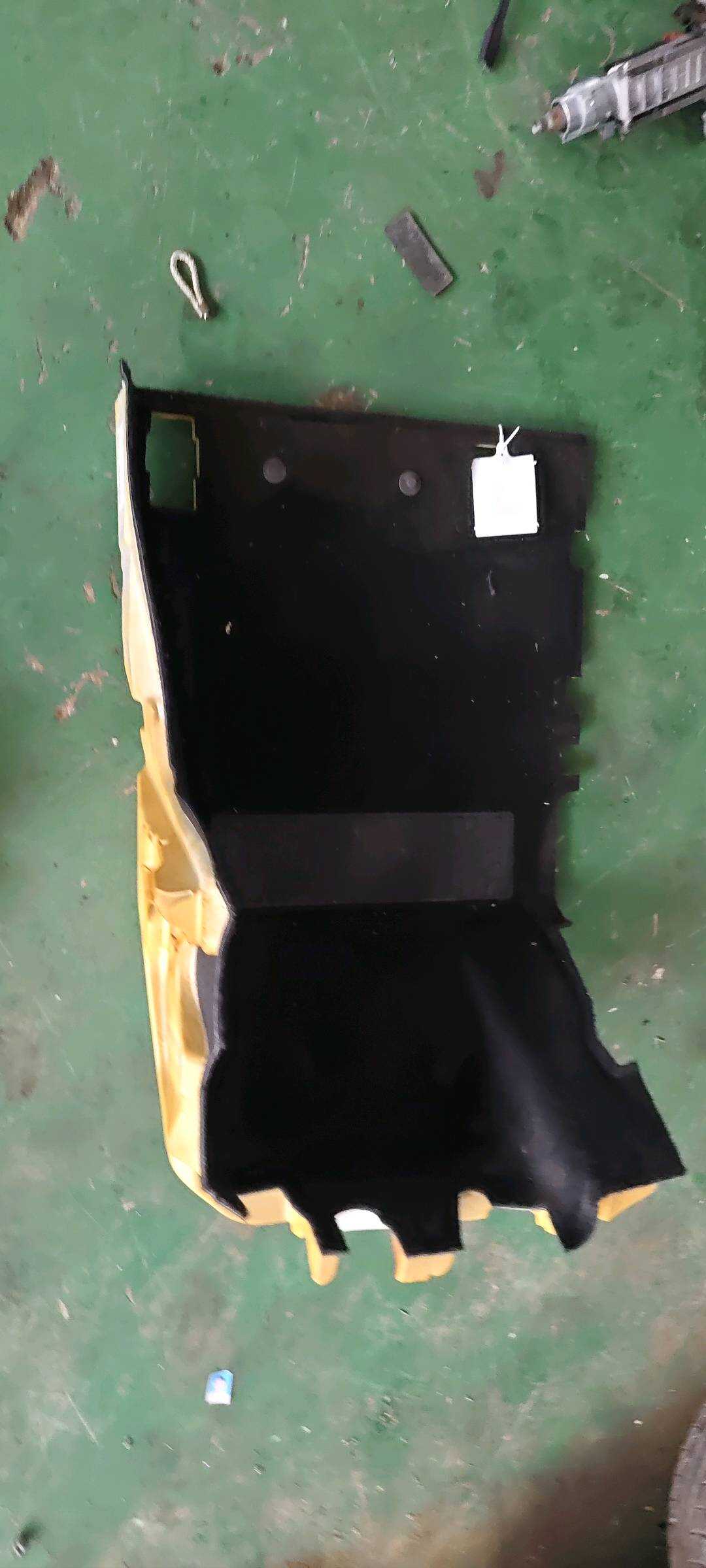 A16968045409E07 地板地毯(左前)