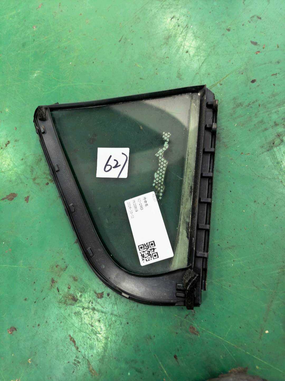 6812433070 后门三角窗玻璃(左)