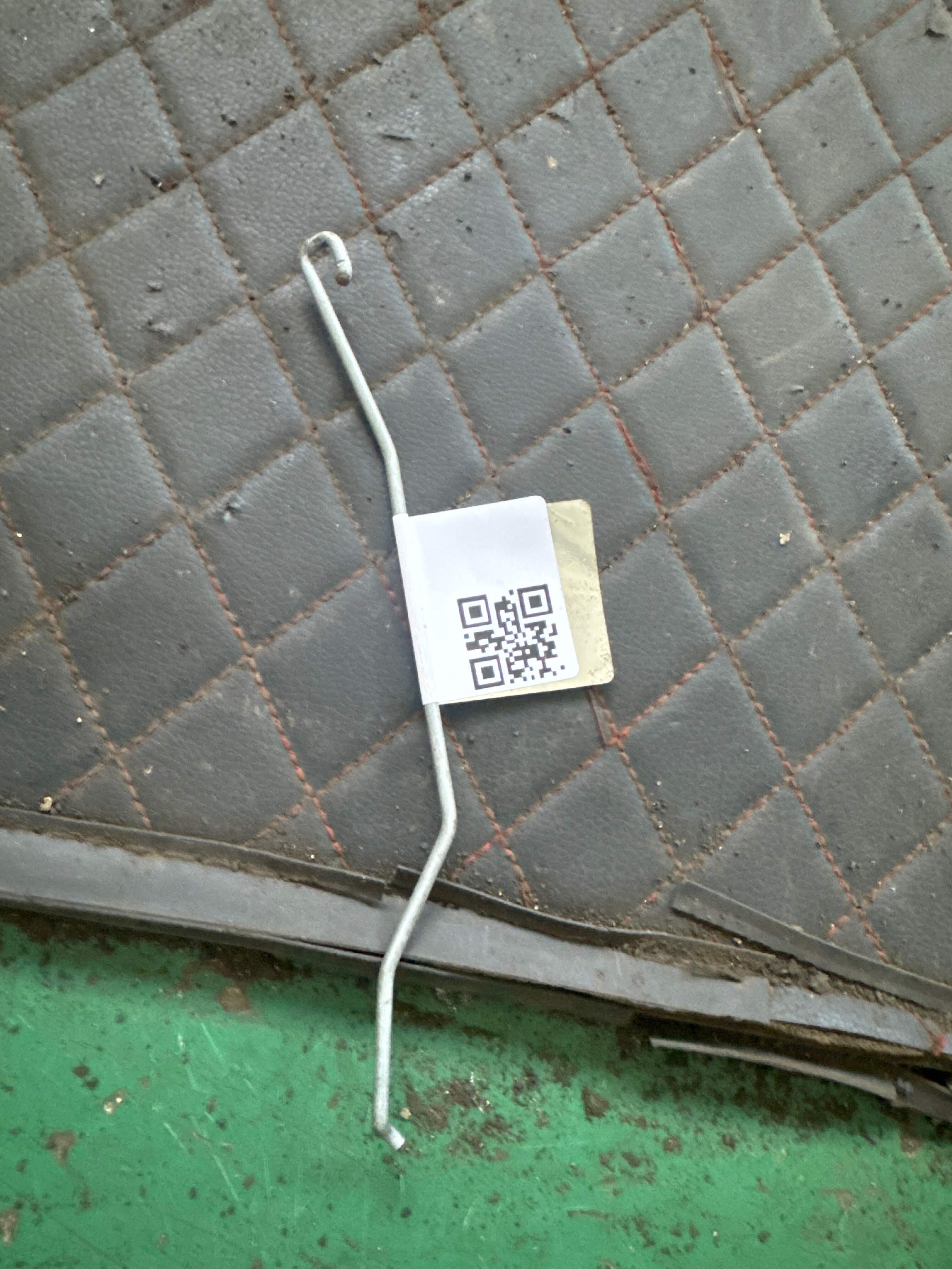 51217474359 前门锁止杆(左)