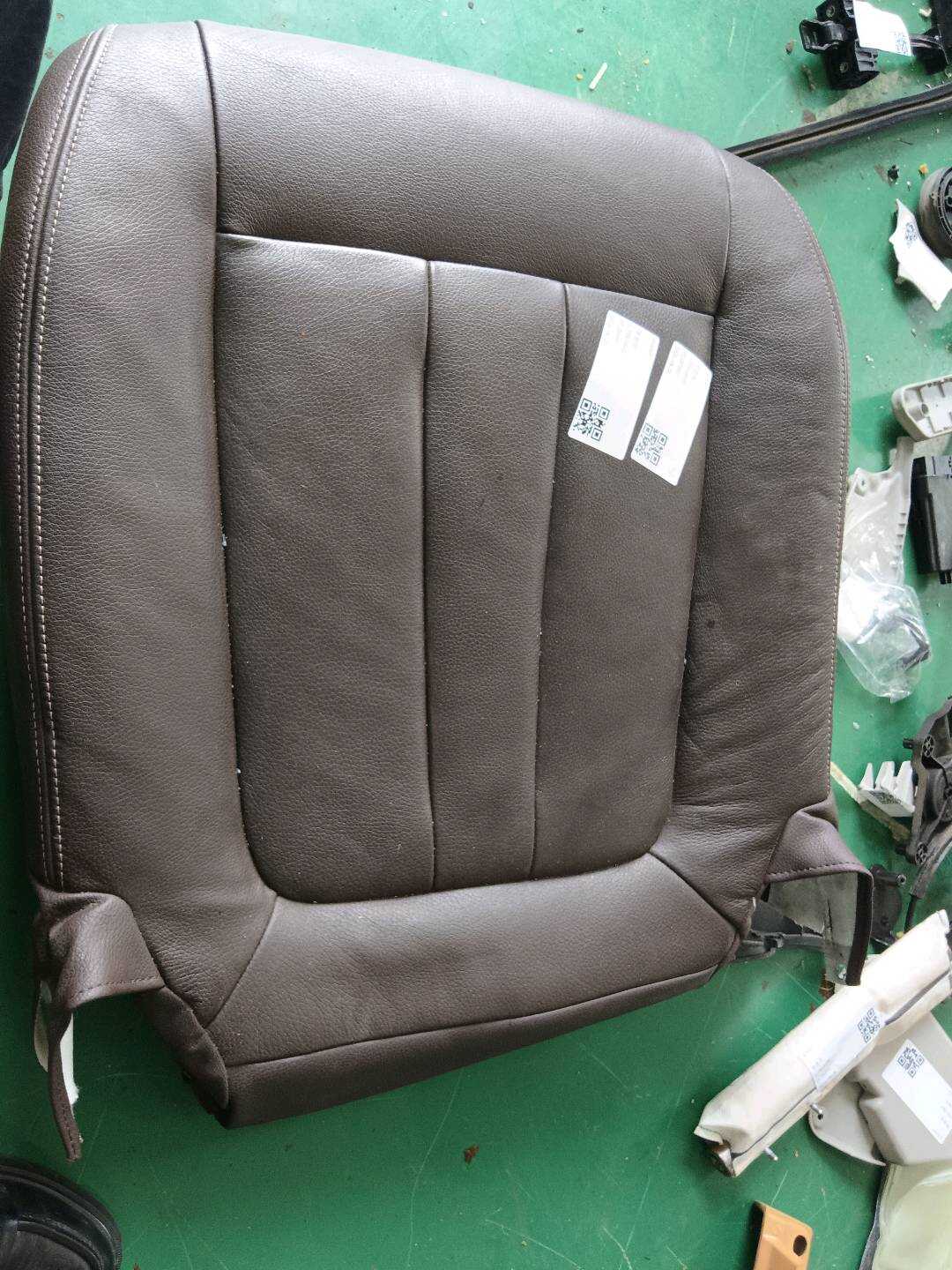 52107303529 副驾驶员座椅底座软垫