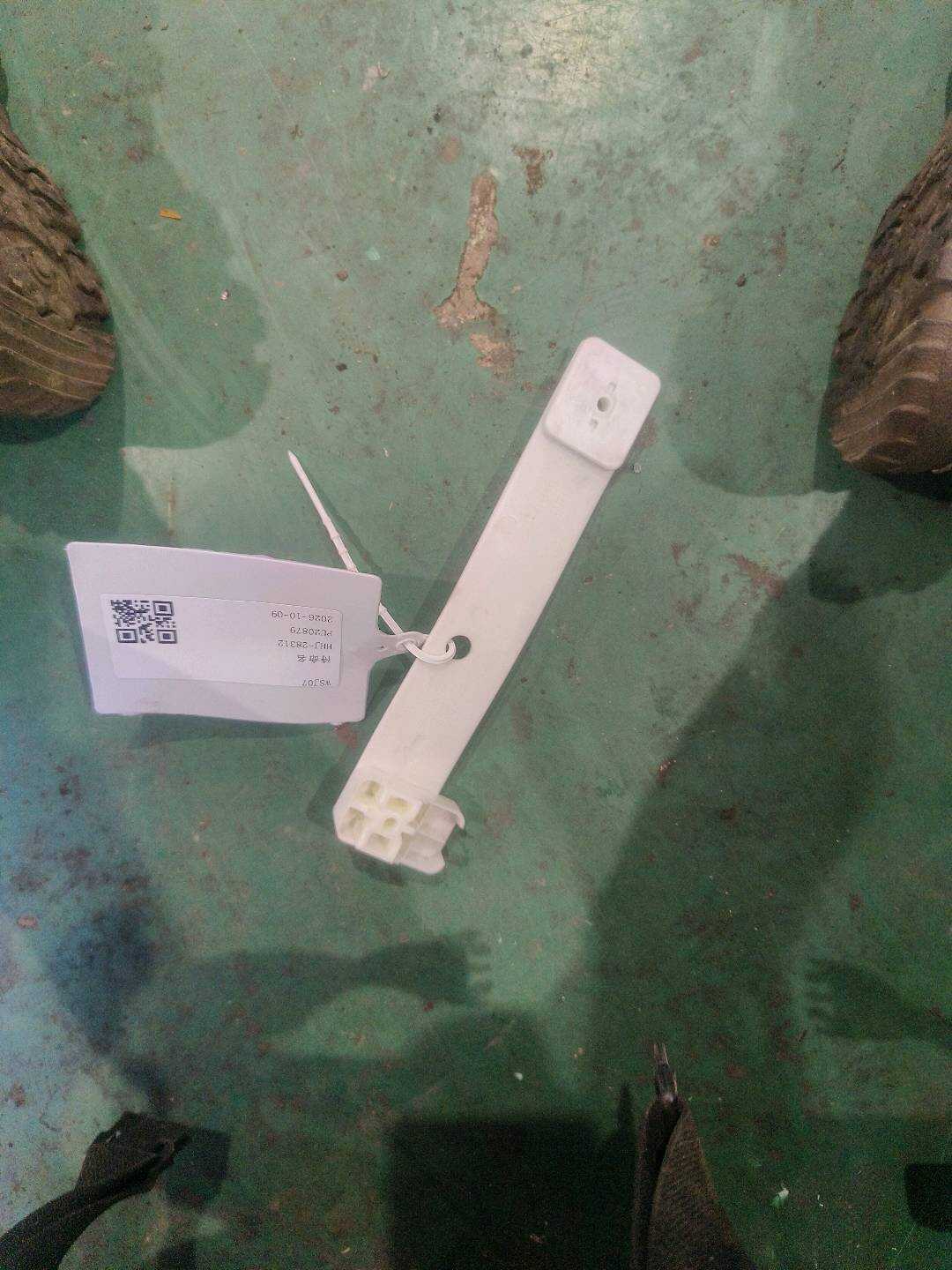 C2Z5176 车顶后扶手垫(左)