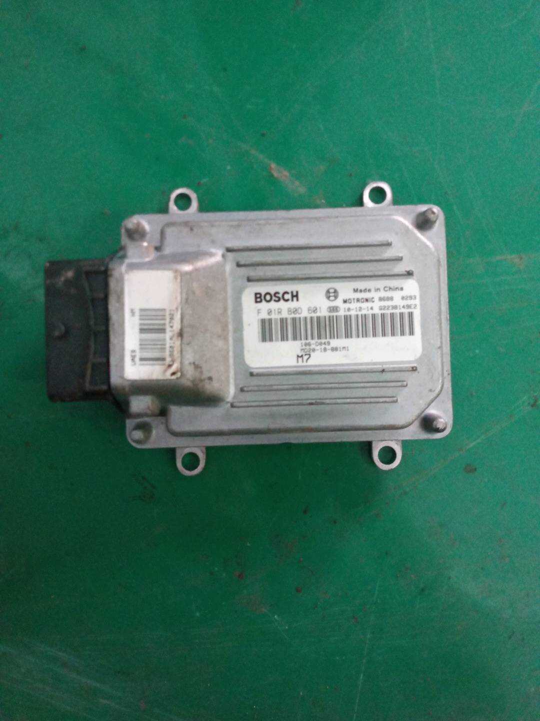 F01RB0D601 发动机电脑