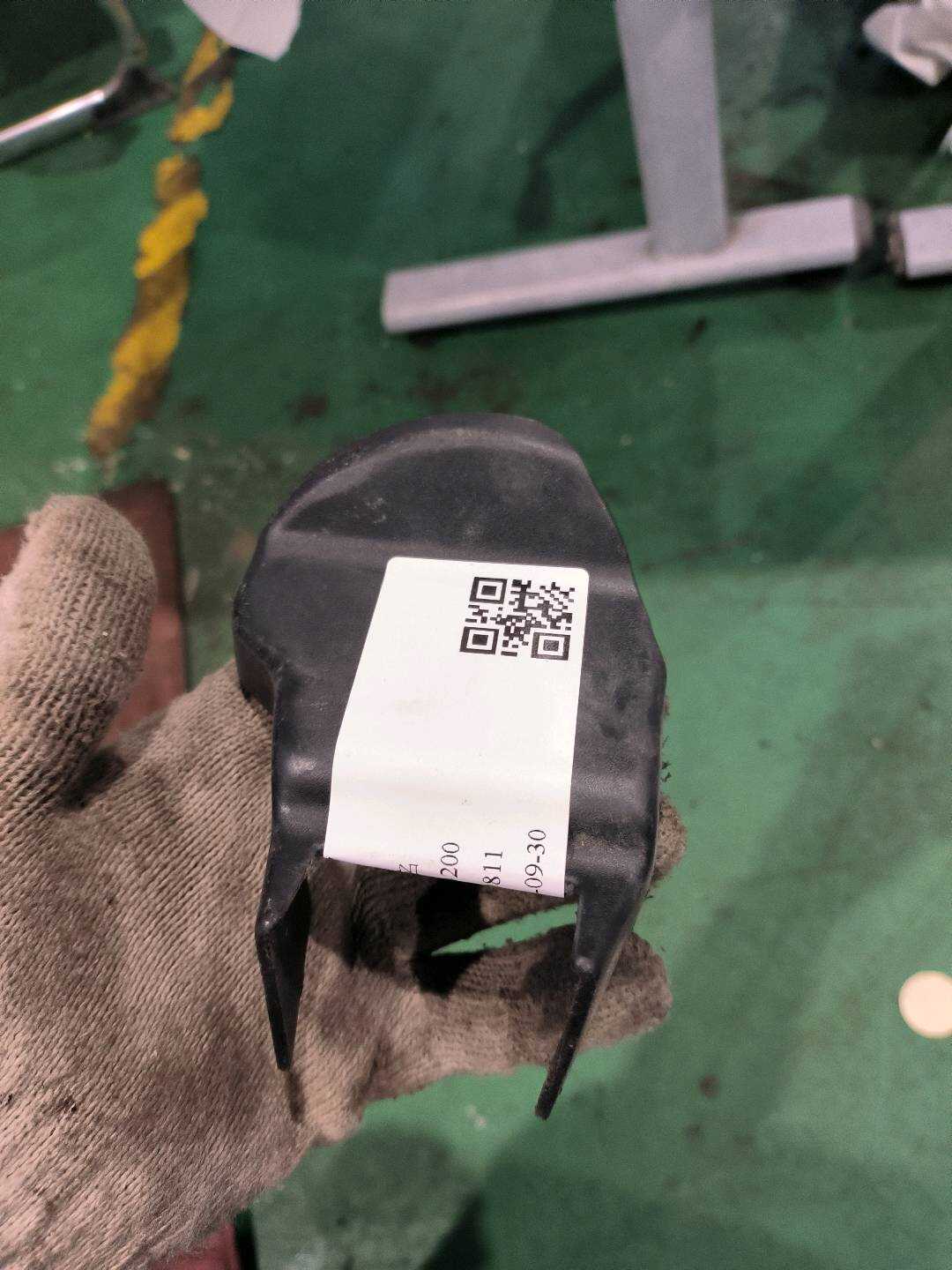 6082077000742 右前座椅左后支架装饰罩