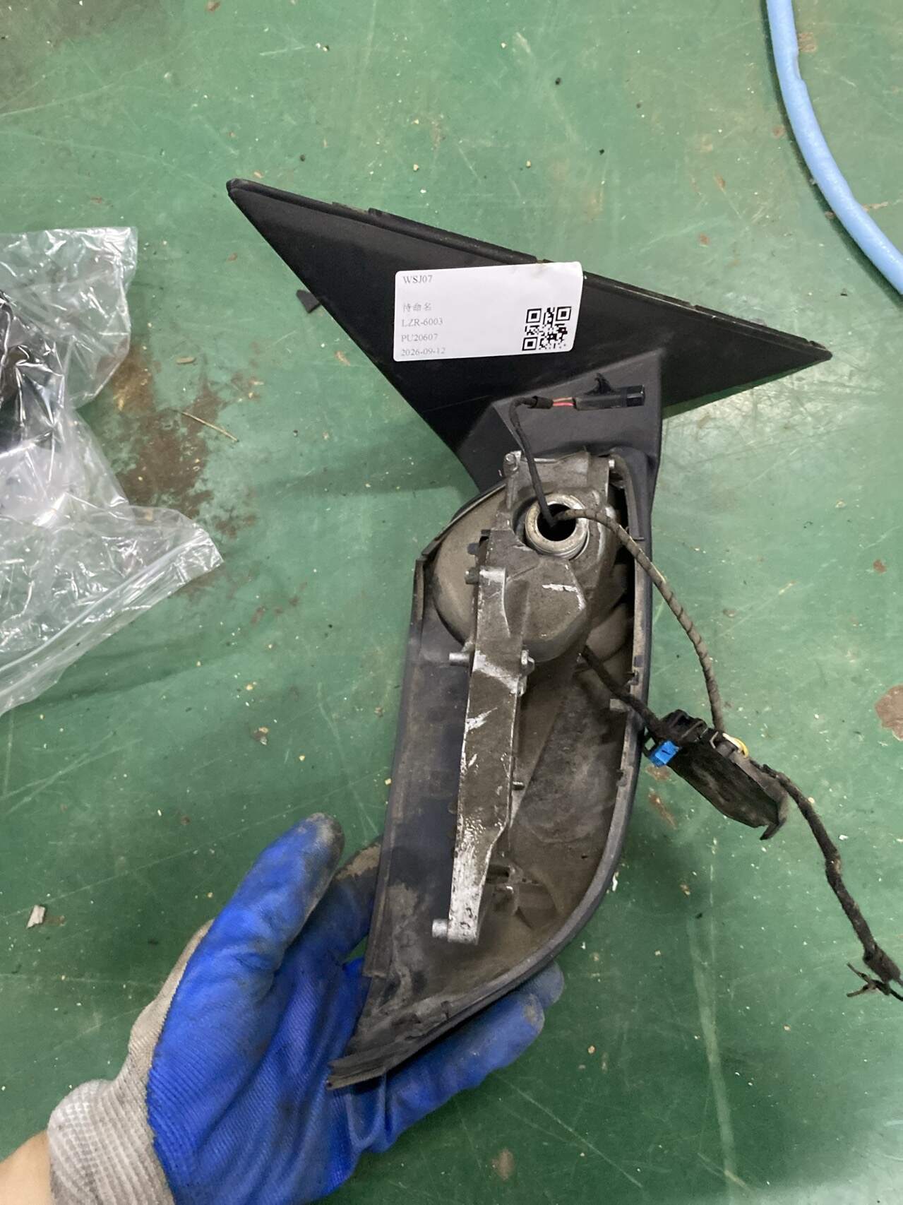51167485246 Side Mirror Mounting Base, Right