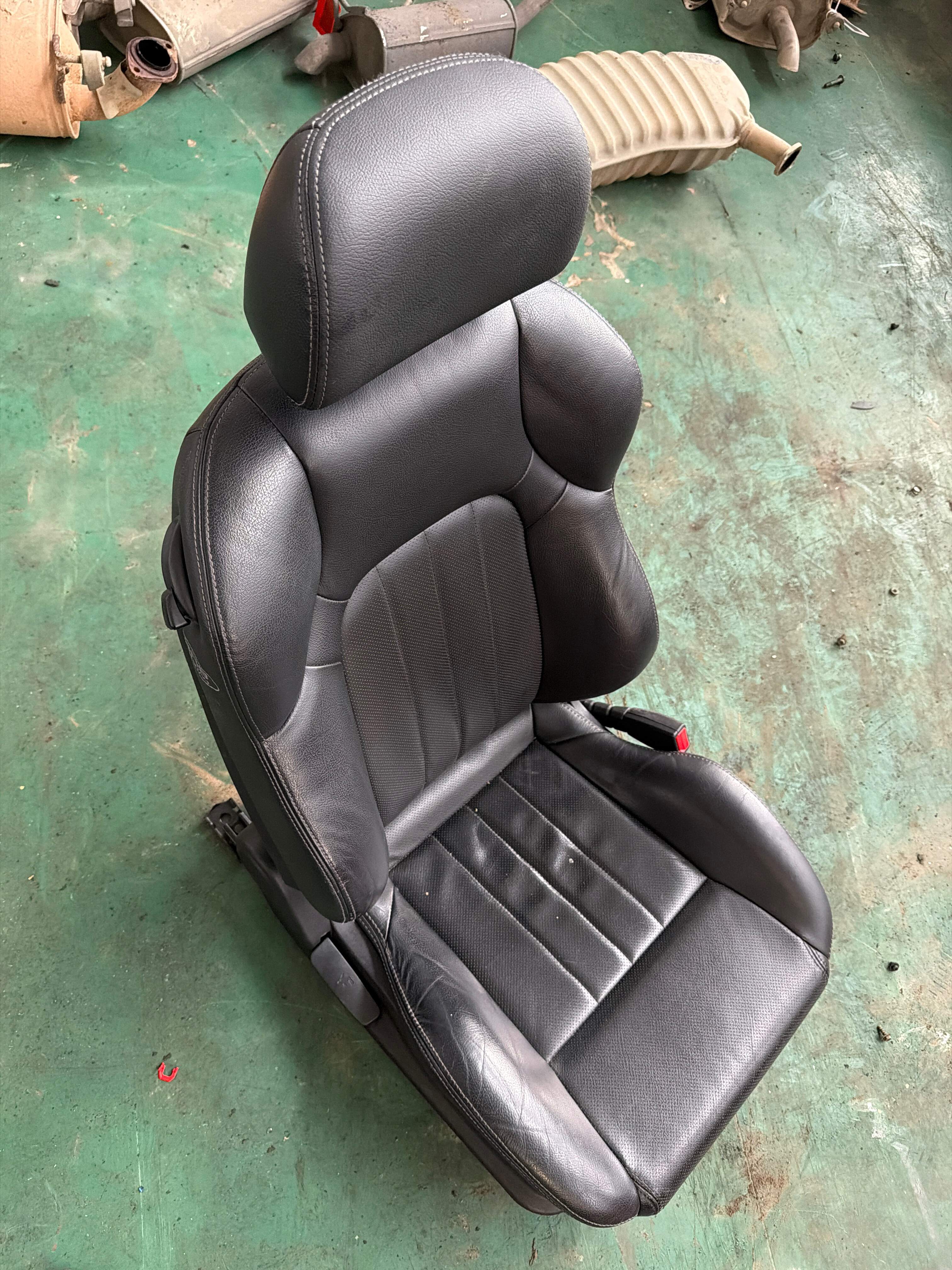 884002C575GAD 副驾驶员座椅总成