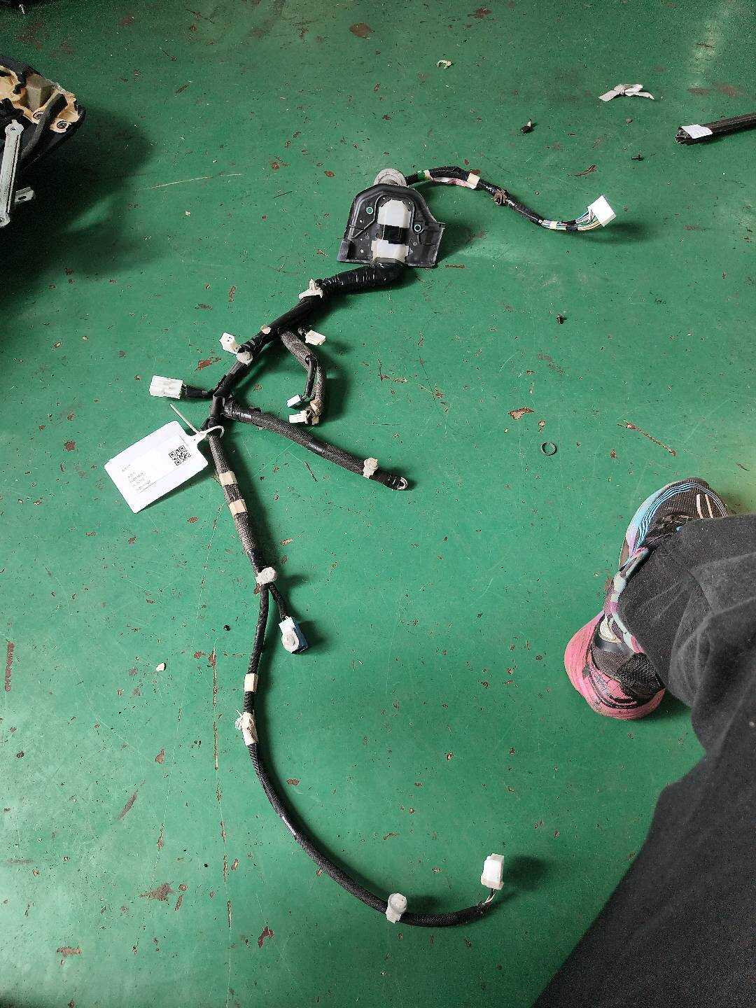 8215176200 Front Door Wiring Harness, Right