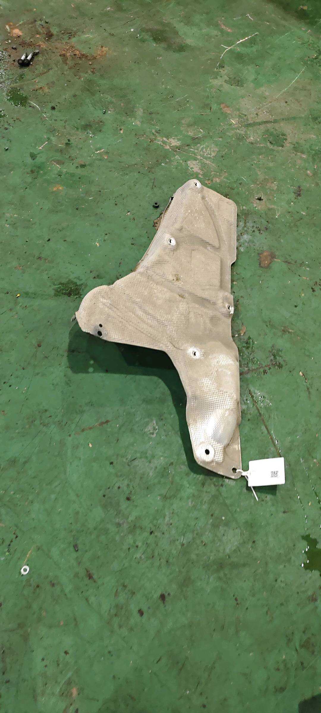 YL00582580 排气管隔热罩