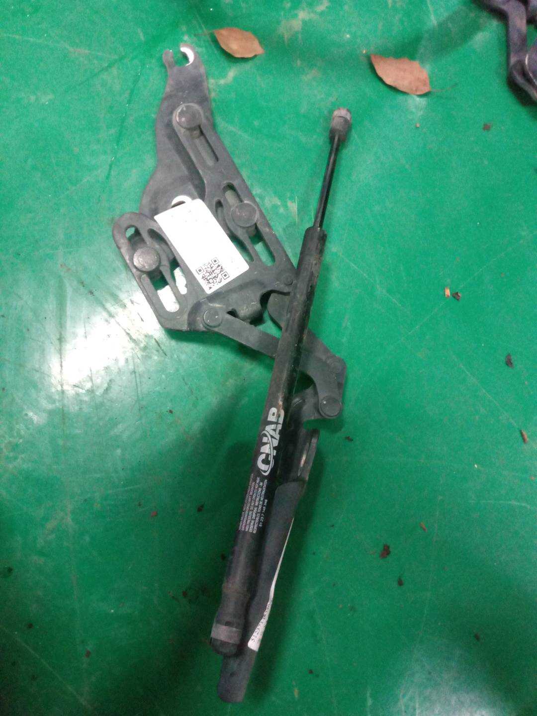 41007198617 Front Hood Hinge, Left