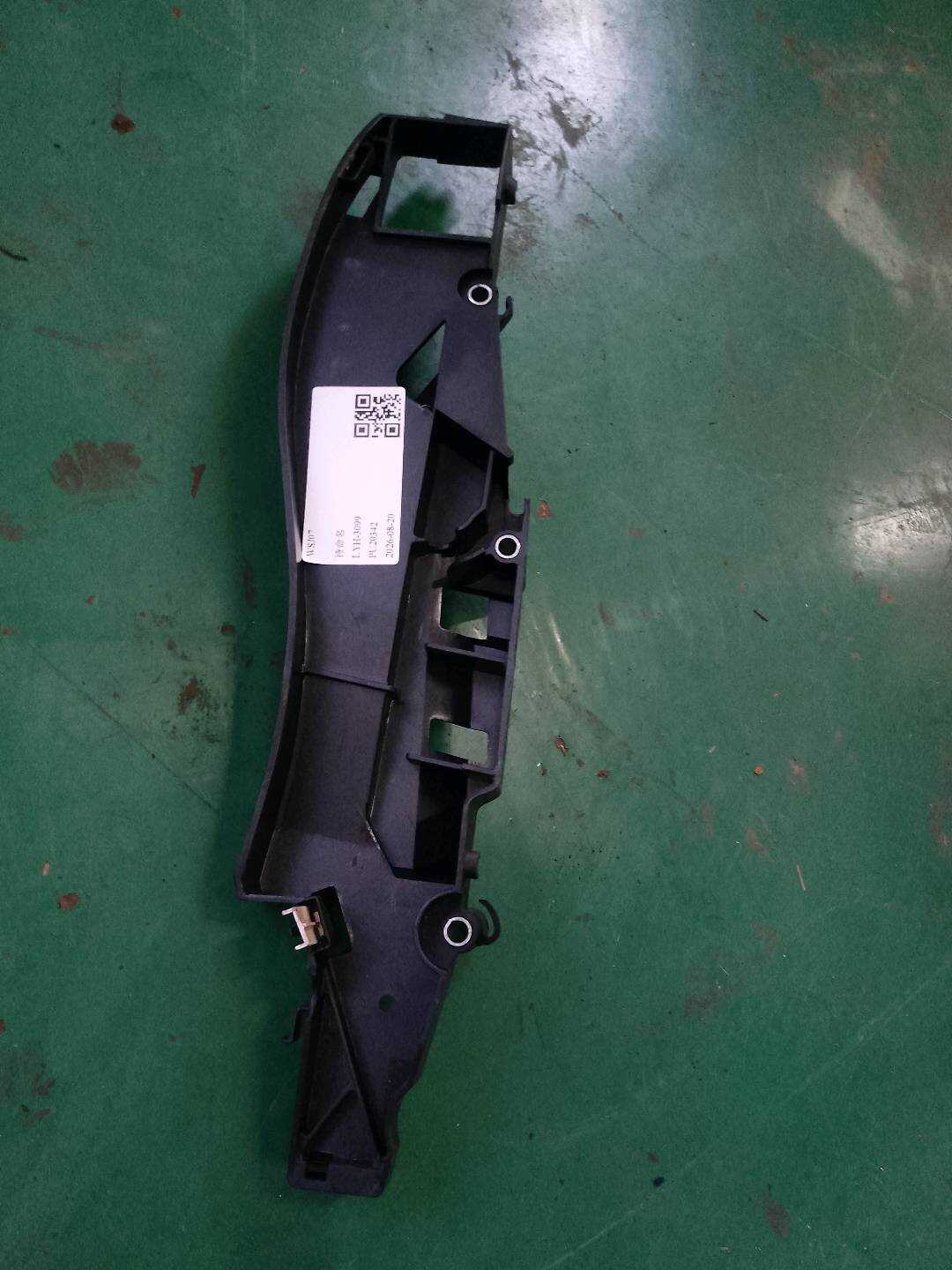 52108240108 架梁 按动 右