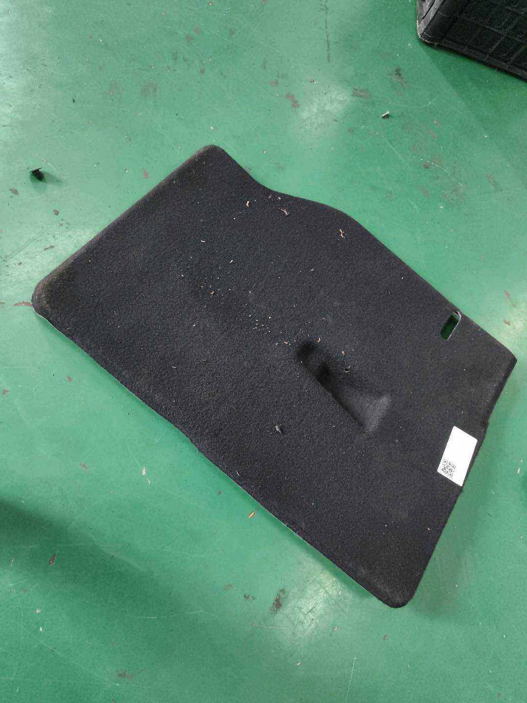 A16992411379E83 左侧靠背护盖