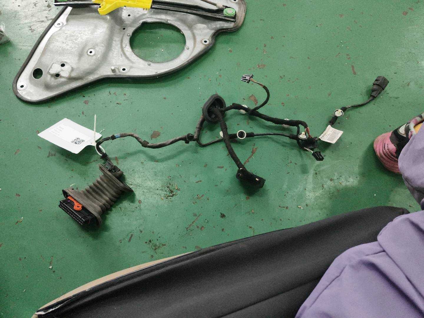 1K9971694AH Rear Door Wiring Harness, Right