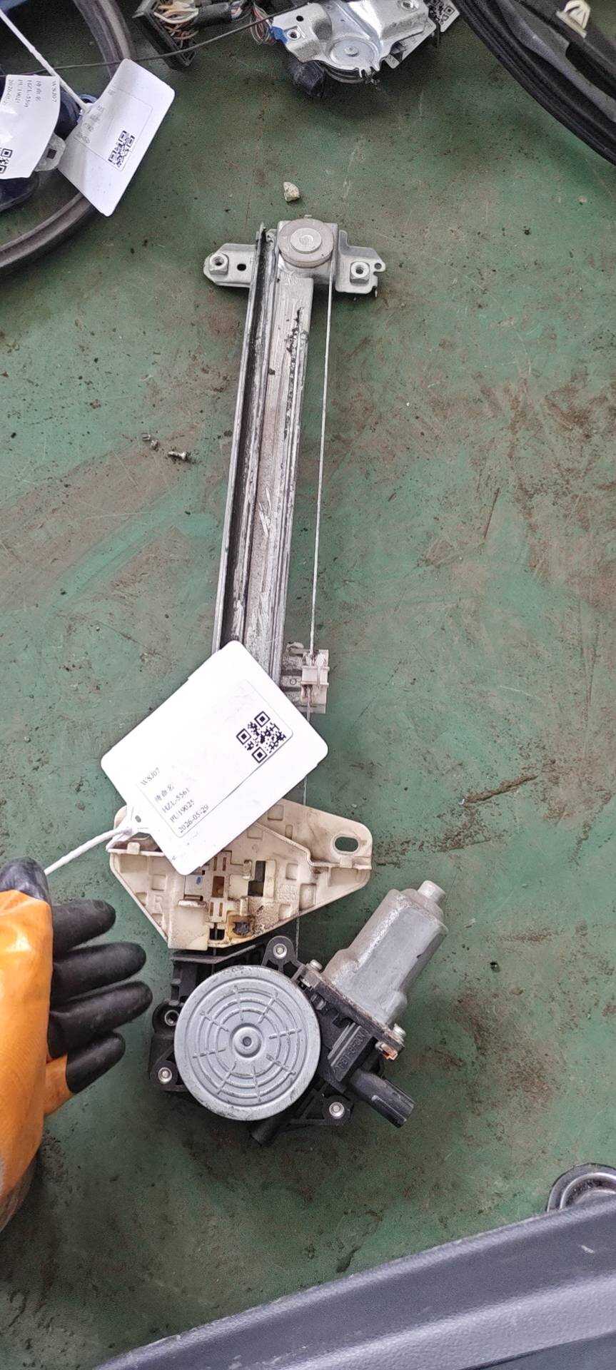 72710TW0H01 后门玻璃升降器总成（右）