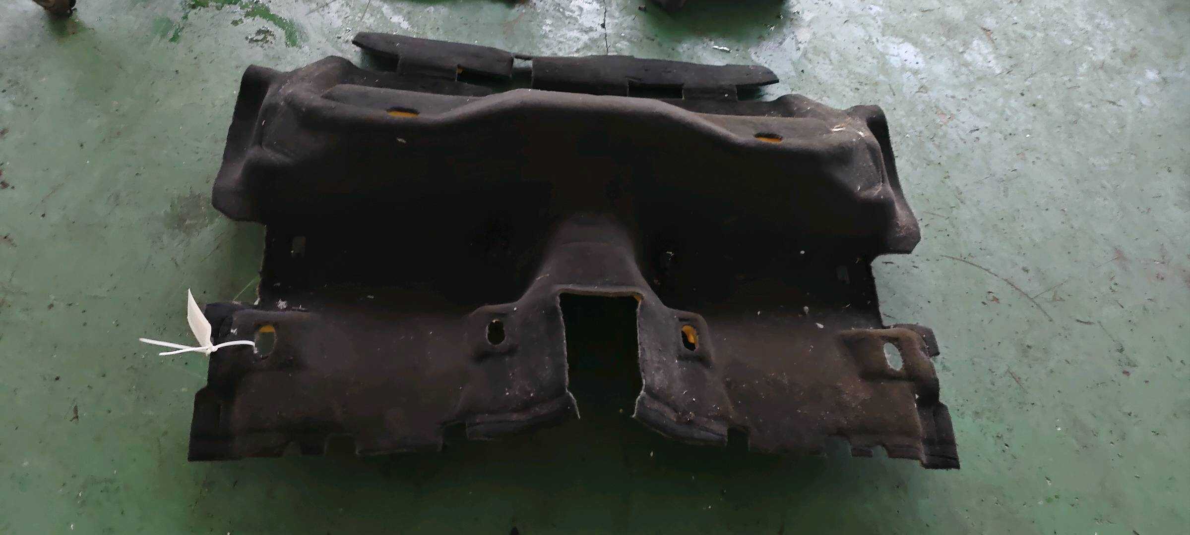 LR024377 地板地毯(后)