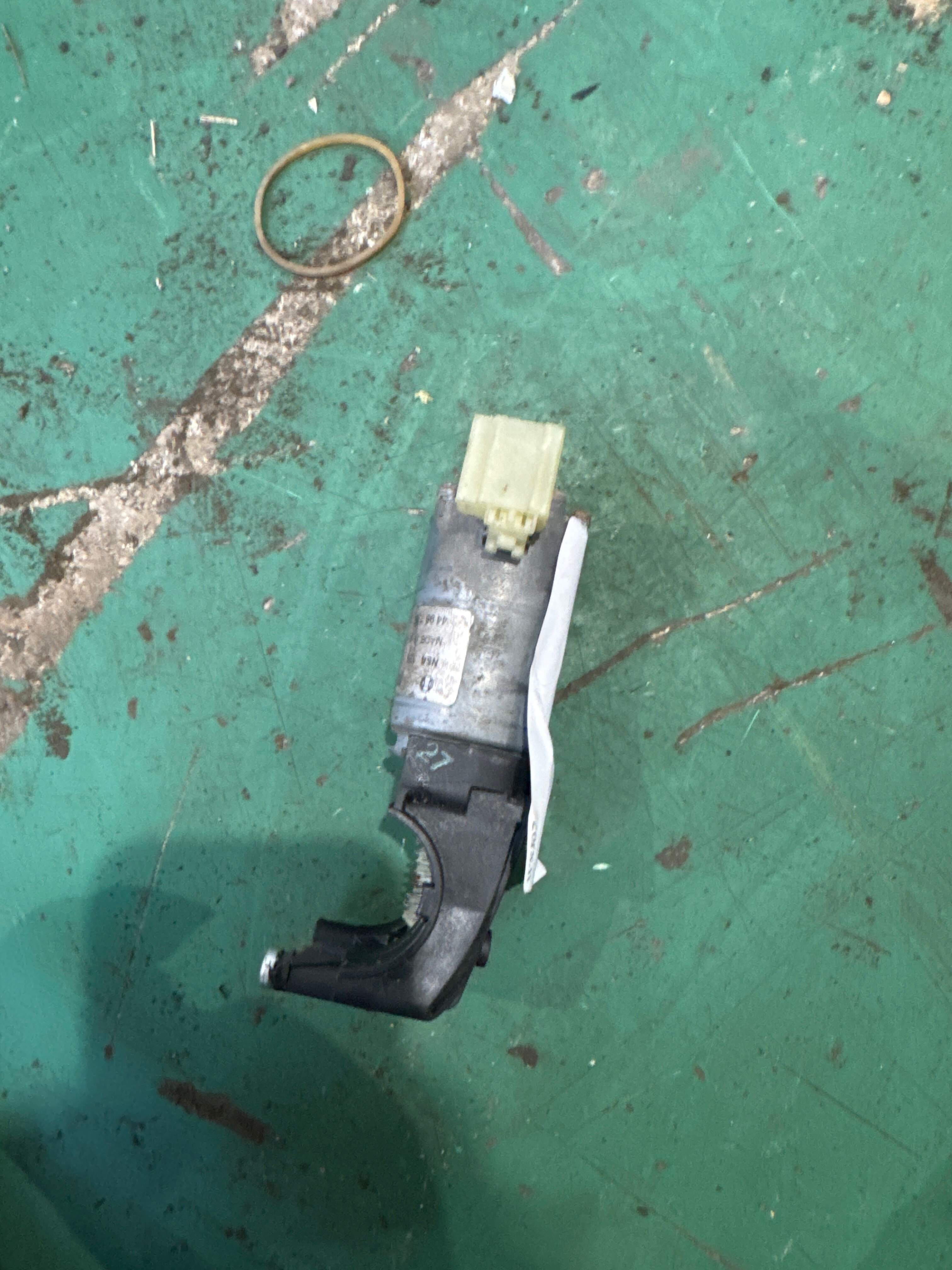 52109168756 副驾驶员座椅高度调整电机