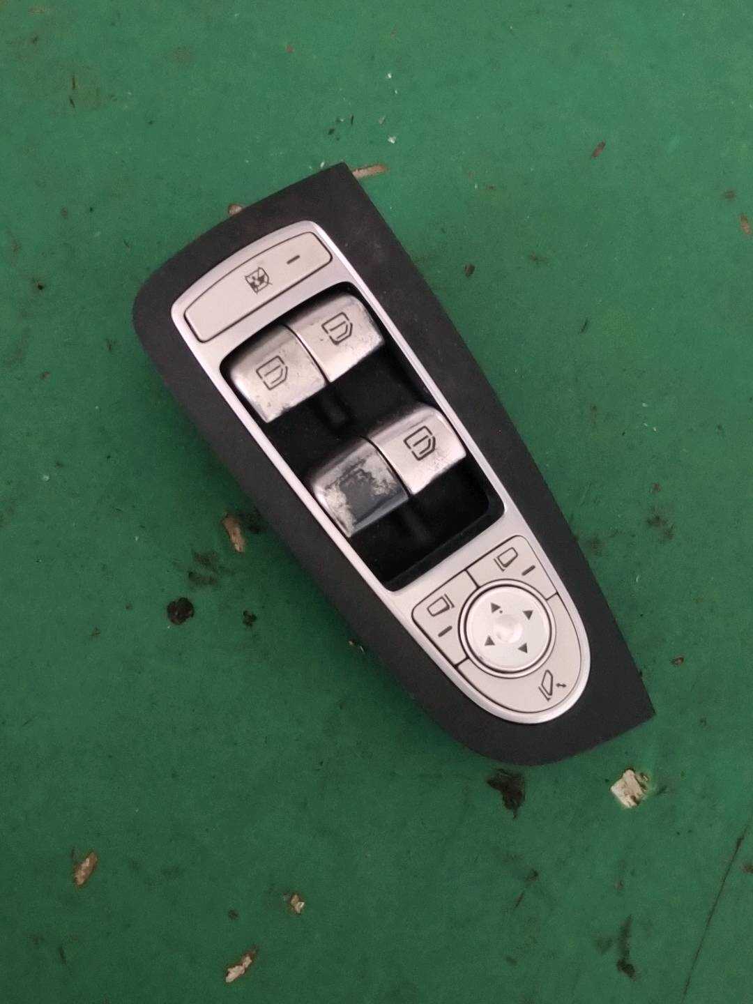 A2139050000 前门玻璃升降开关(左)