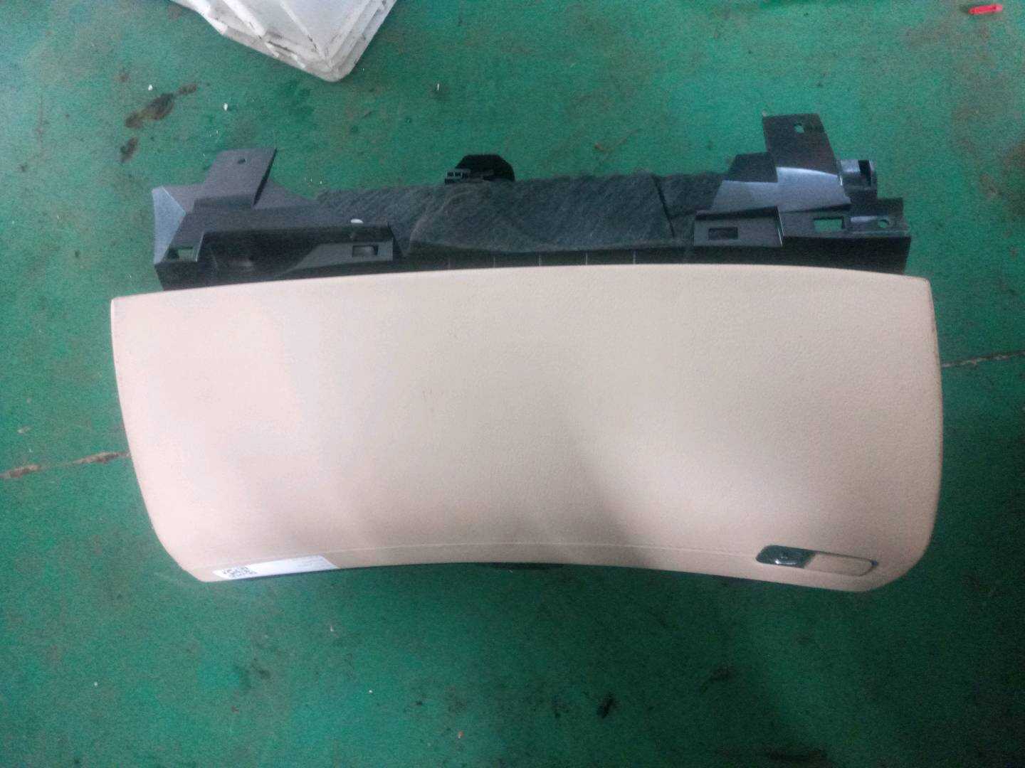 A22168008918M00 仪表台杂物箱