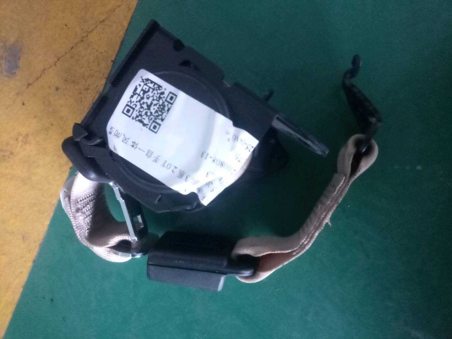 72117259397 后座椅安全带扣（中）