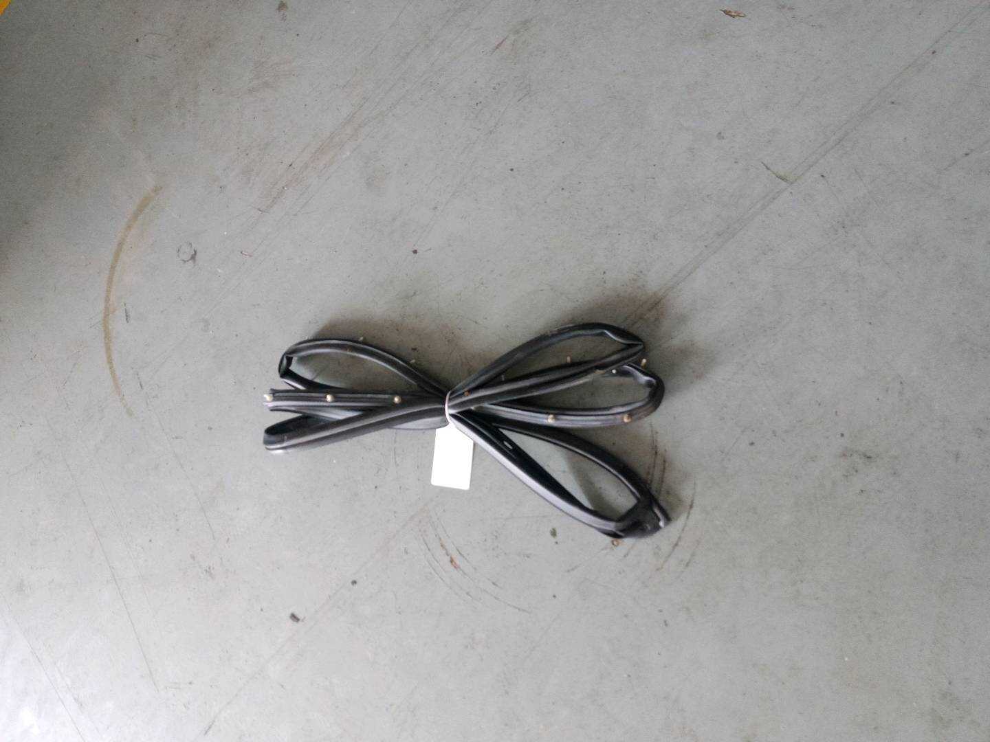 831301F000 后门车门密封胶条(左)