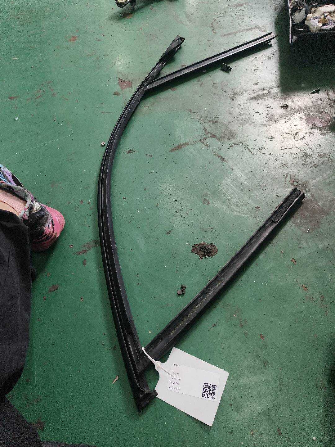 51337066613 前门玻璃绒槽(左)